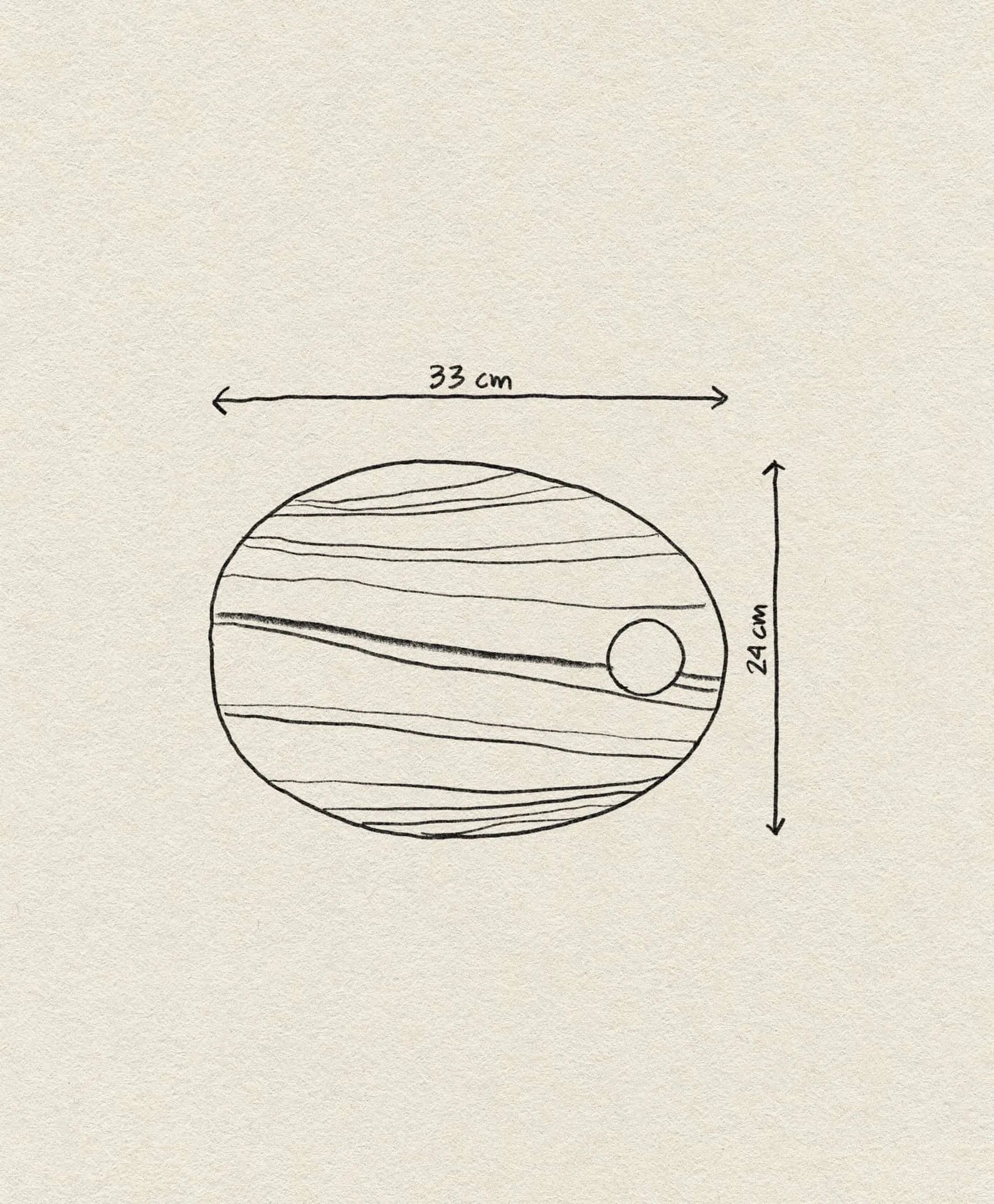 A simple line drawing of the Bloomingville Guti Cutting Board, an oval kitchen accessory made from suar wood, featuring wavy lines, a small circle on the right, and labeled arrows for its 33 cm width and 24 cm height.