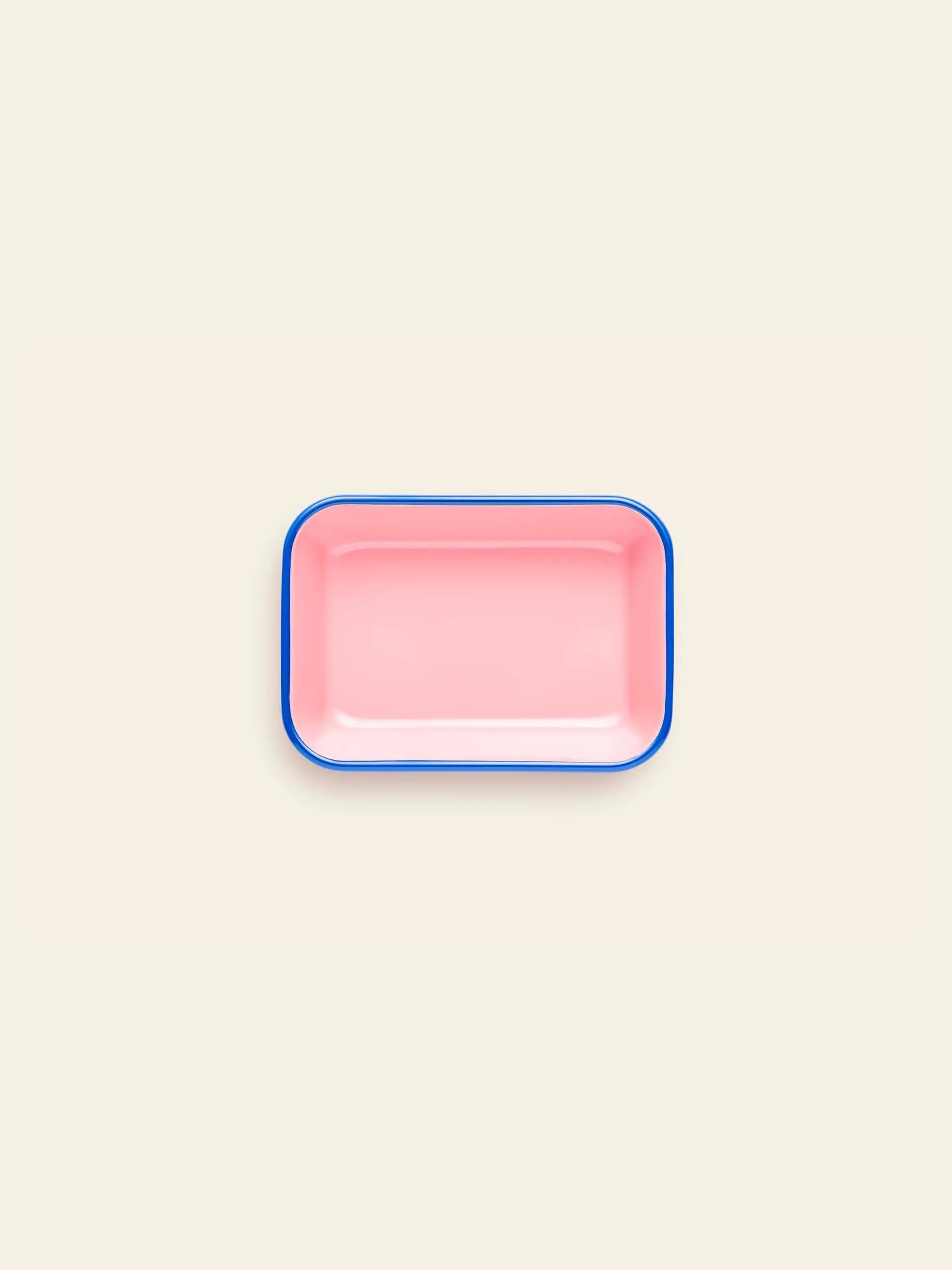 The Bornn Enamelware Colorama Baking Dish, Medium, features a vibrant design with a pink interior and blue rim and is displayed on a plain light beige background.