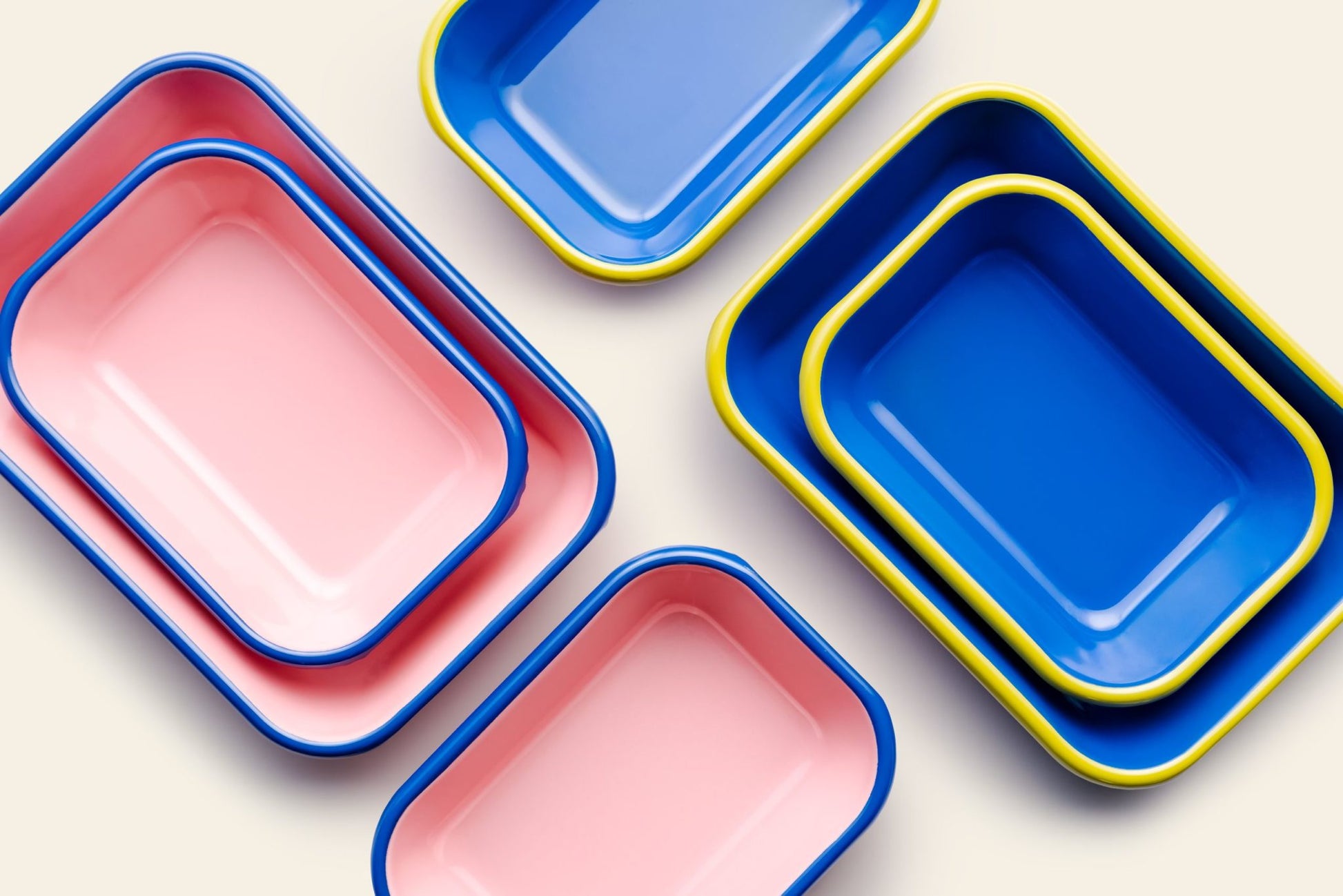 Bornn Enamelware Colorama Baking Dish Small Soft Pink With Electric Blue Rim 6