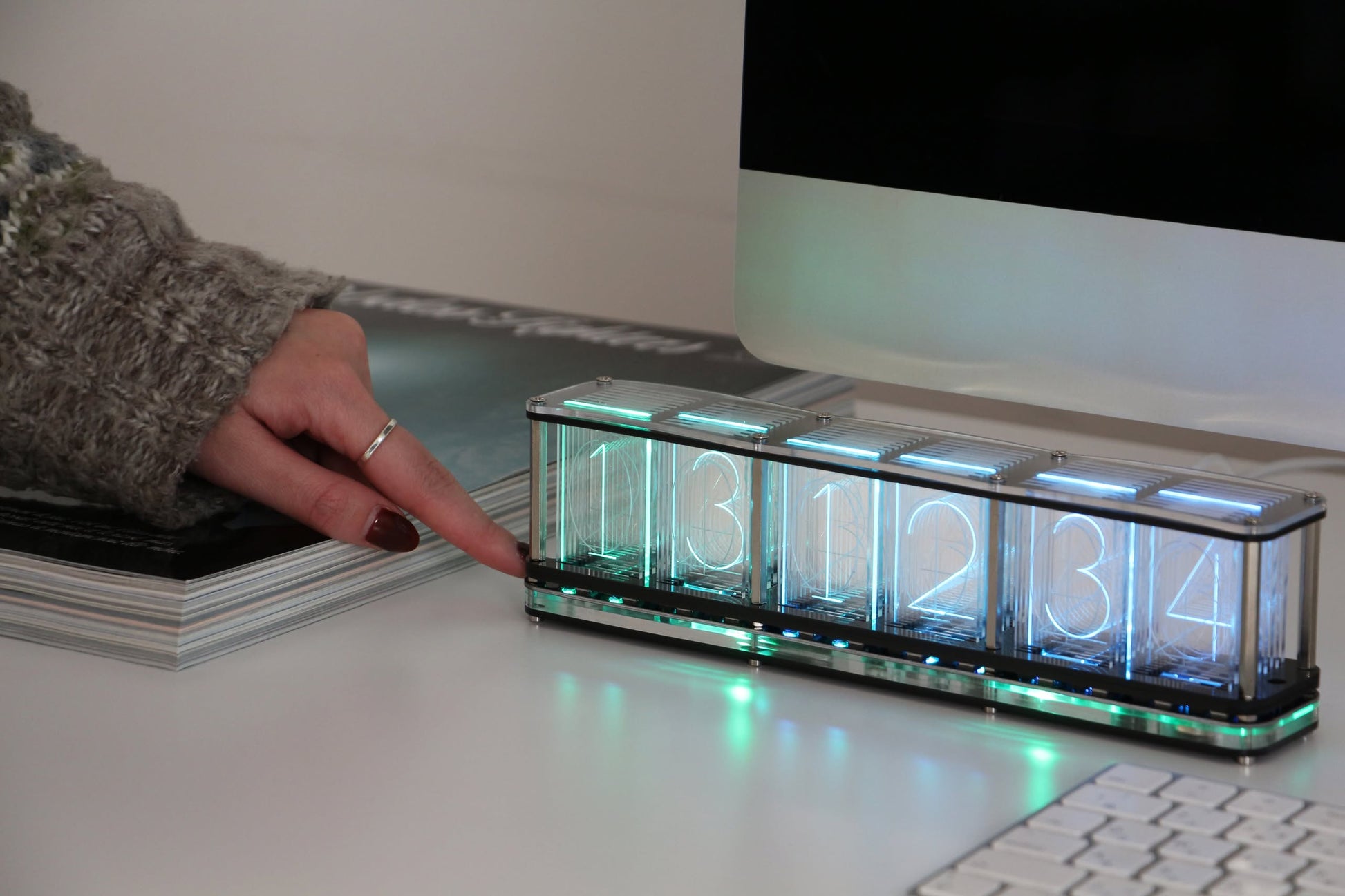 DETAIL RGB Tube Clock Multi