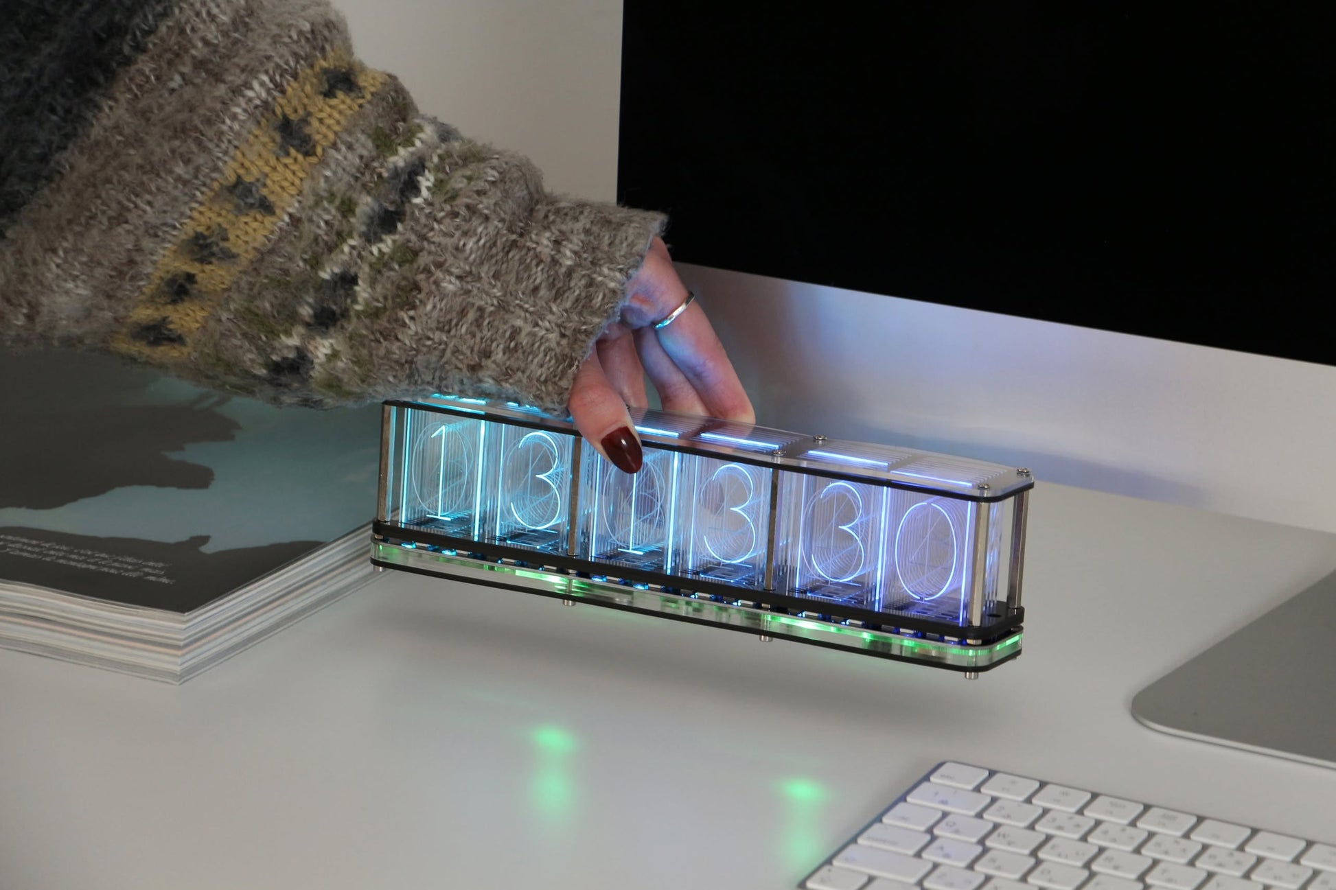 DETAIL RGB Tube Clock Multi