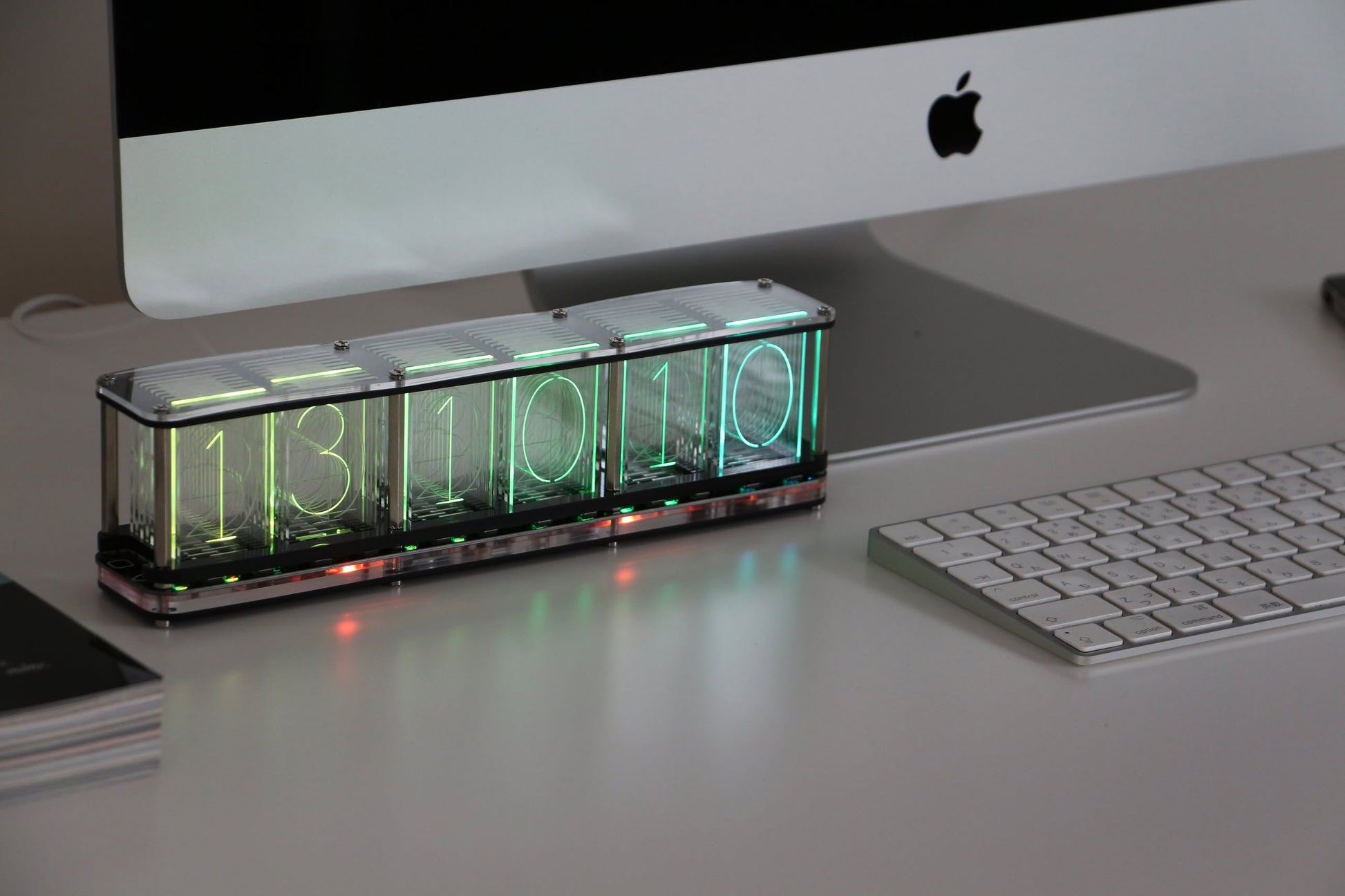 DETAIL RGB Tube Clock Multi
