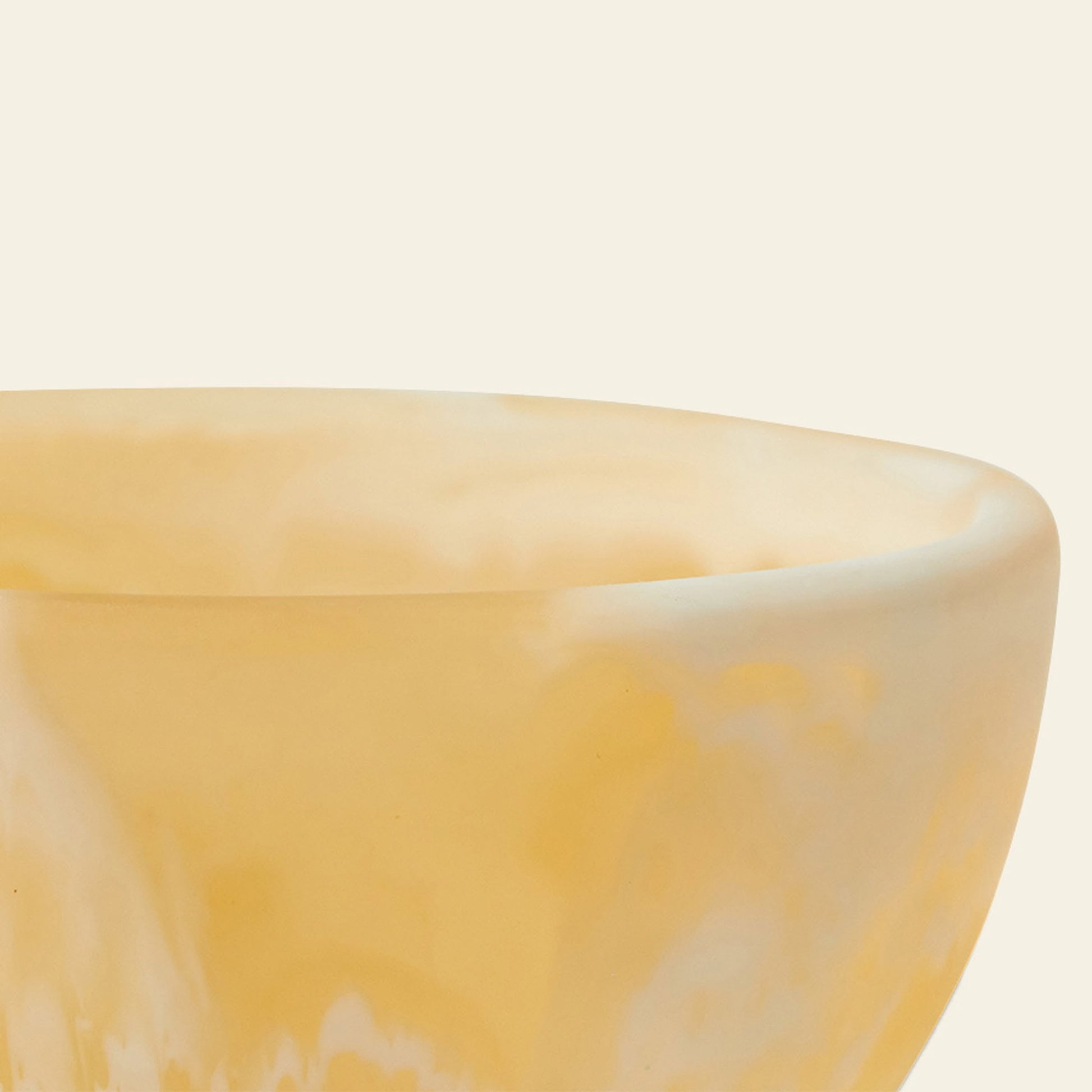 A close-up of the rim and side of an HKLIVING Patio Bowl, crafted from marbled yellow and white resin, perfect for outdoor entertaining. The HKLIVING bowl is set against a plain light background.