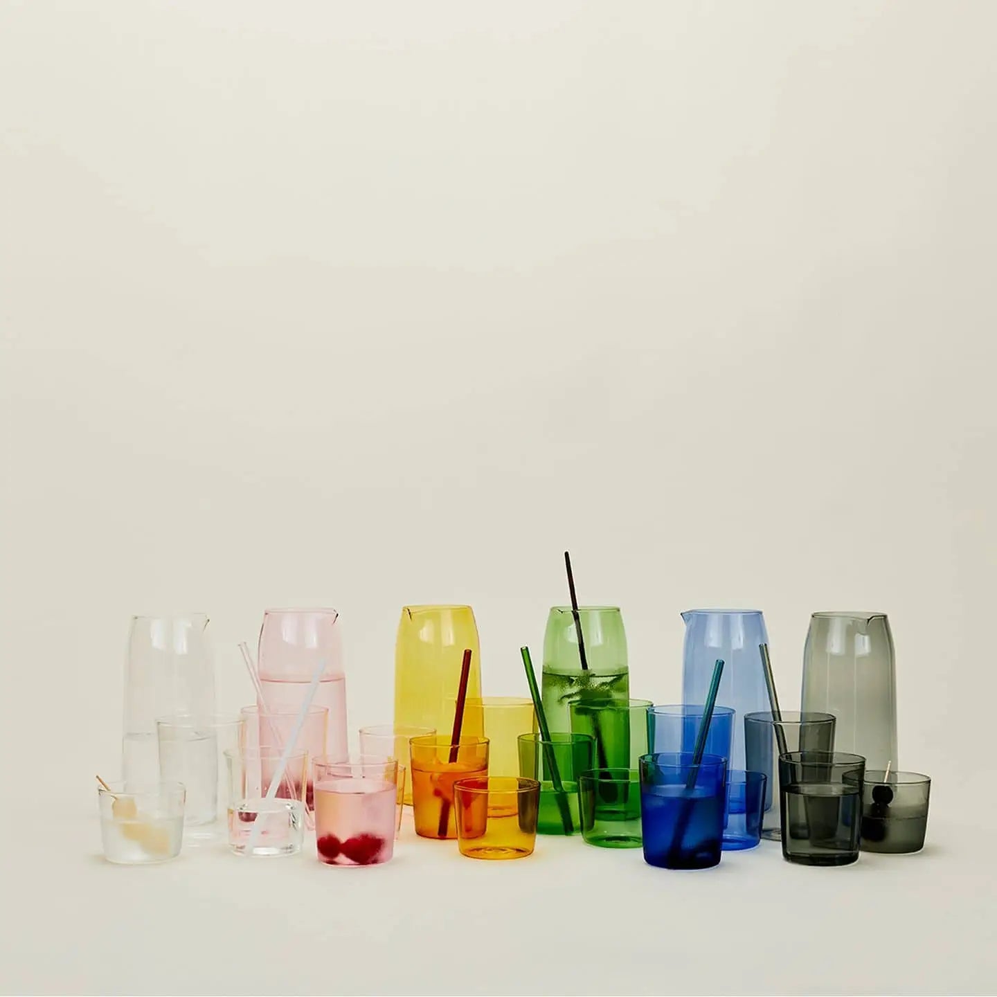 Hawkins New York Essential Pitcher Smoke