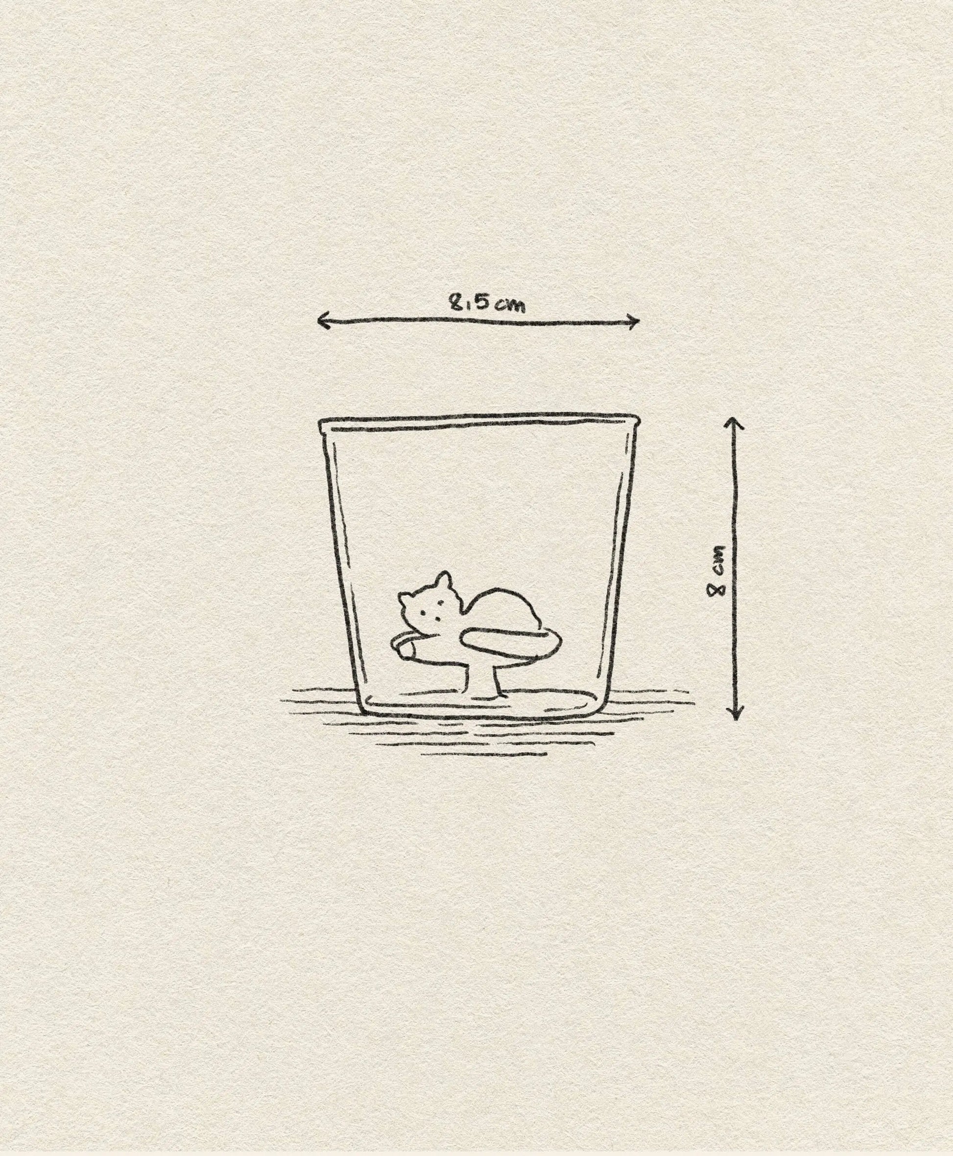 A minimalist line drawing of a cat curled up decorates the Ichendorf Milano Tabby Cat Tumbler (8 cm tall, 8.5 cm wide at the rim)—a handcrafted glass by Ichendorf Milano, perfect for cat lovers and tumbler enthusiasts.