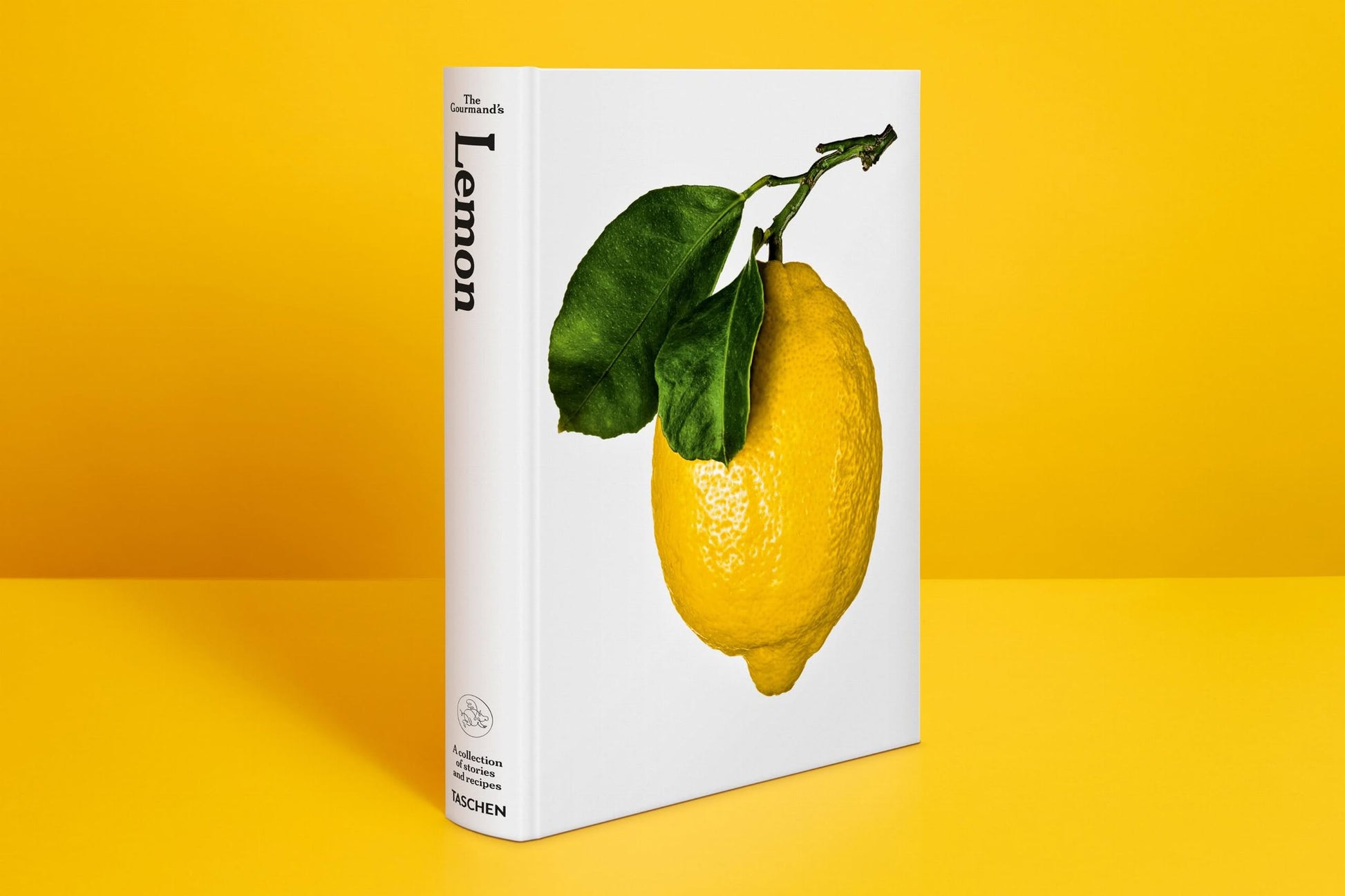 TASCHEN The Gourmands Lemon: A Collection of Stories and Recipes features a bold lemon with green leaves on its cover, making it ideal for culinary experts looking for inspiration and original lemon-based recipes.