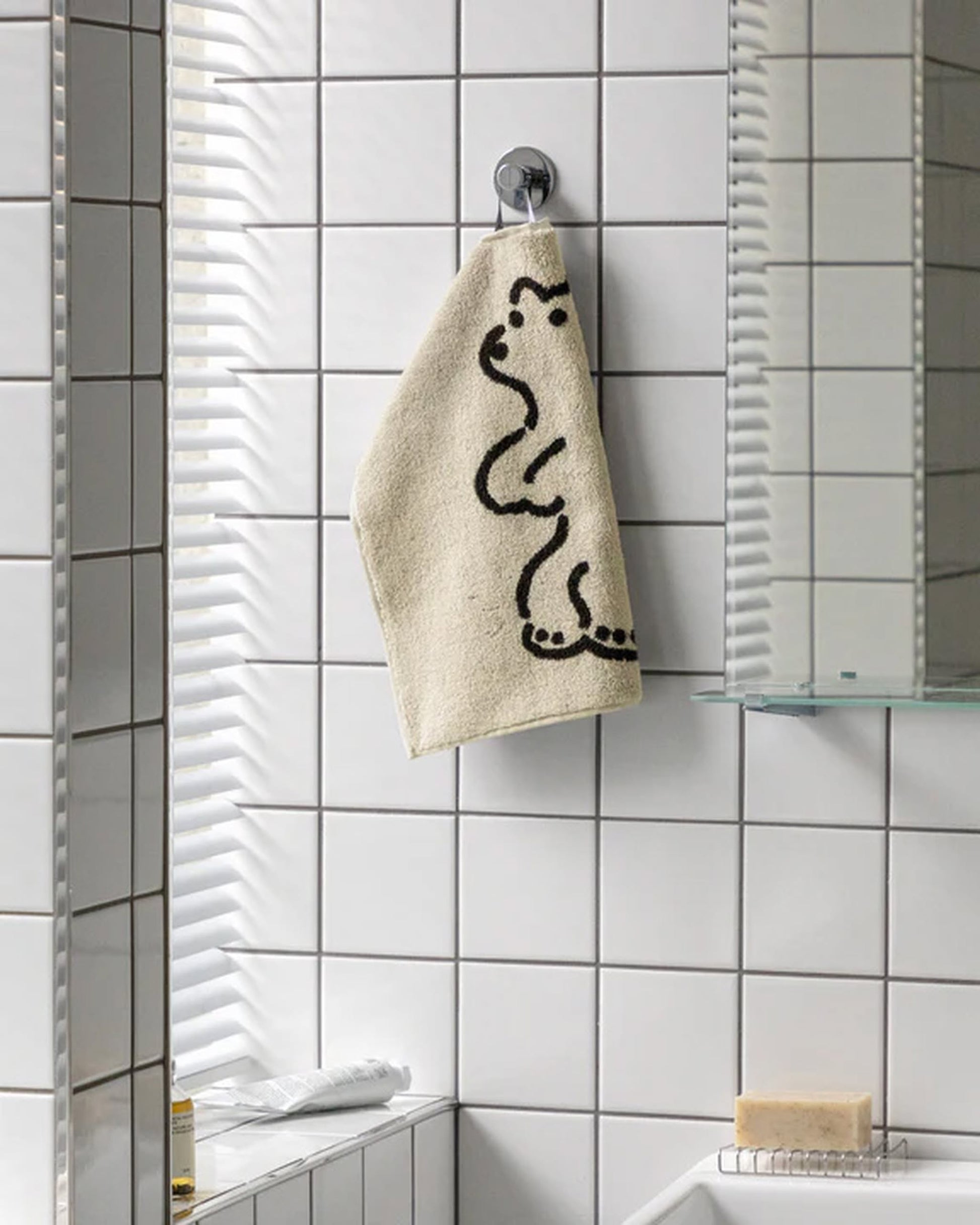 WARMGREY TAIL Huggy Bear Hand Towel Cream