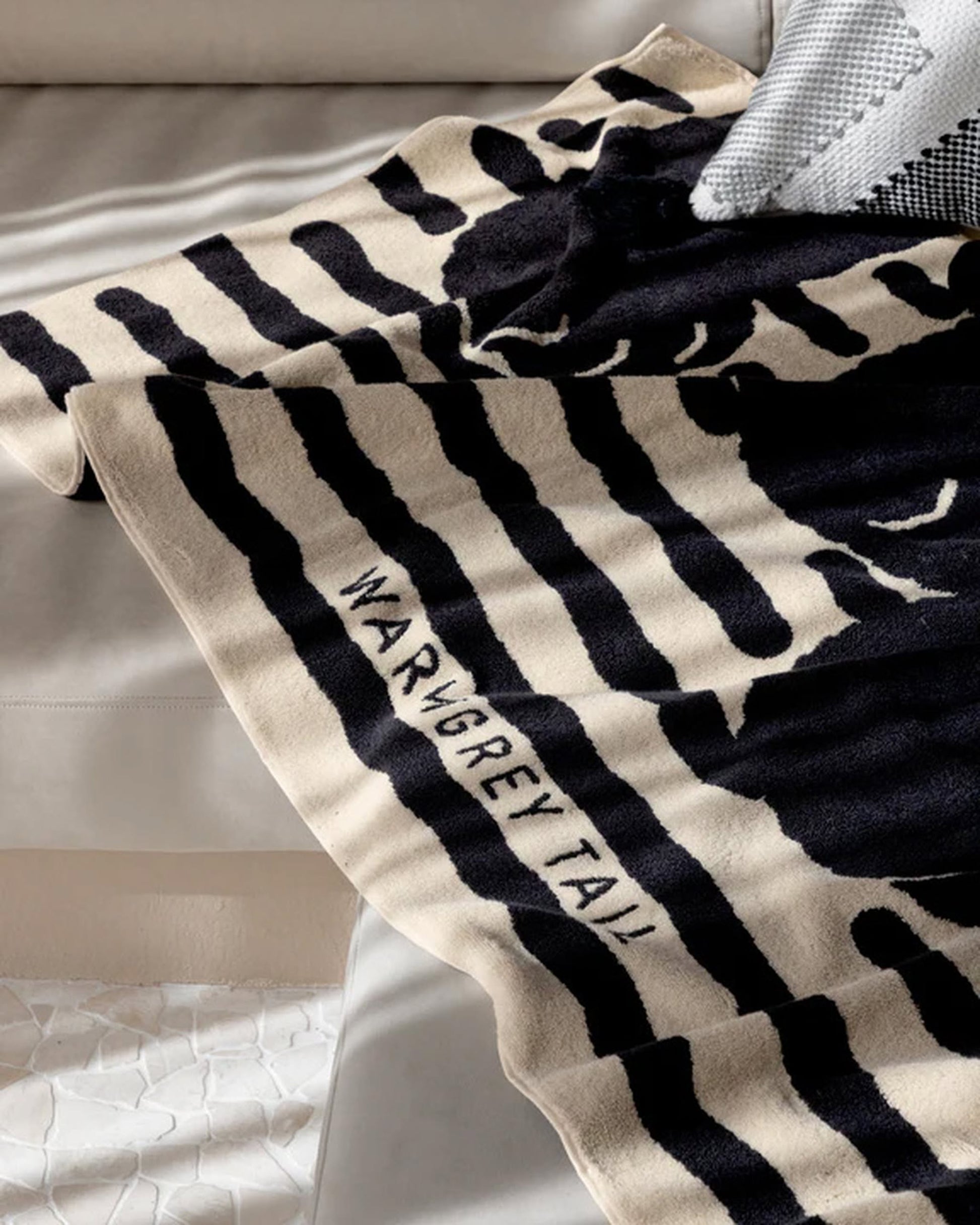 WARMGREY TAIL Paw Big Towel