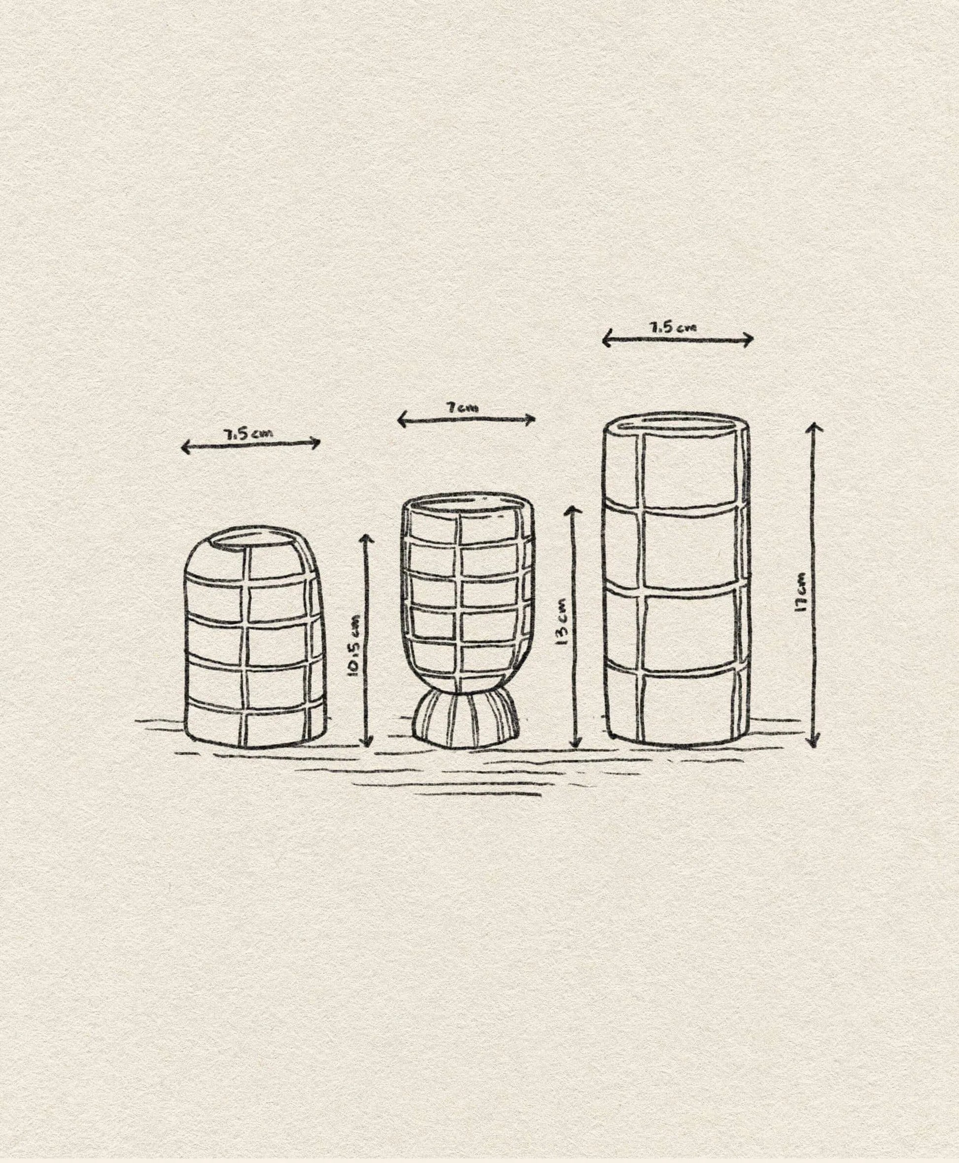 A sketch shows the &klevering Carré Vase Set of 3 by &klevering: cylindrical shapes with grid patterns, labeled with dimensions—left (7.5×8 cm), middle (7×9.5 cm), right (7.5×15 cm)—ideal decorative pieces.
