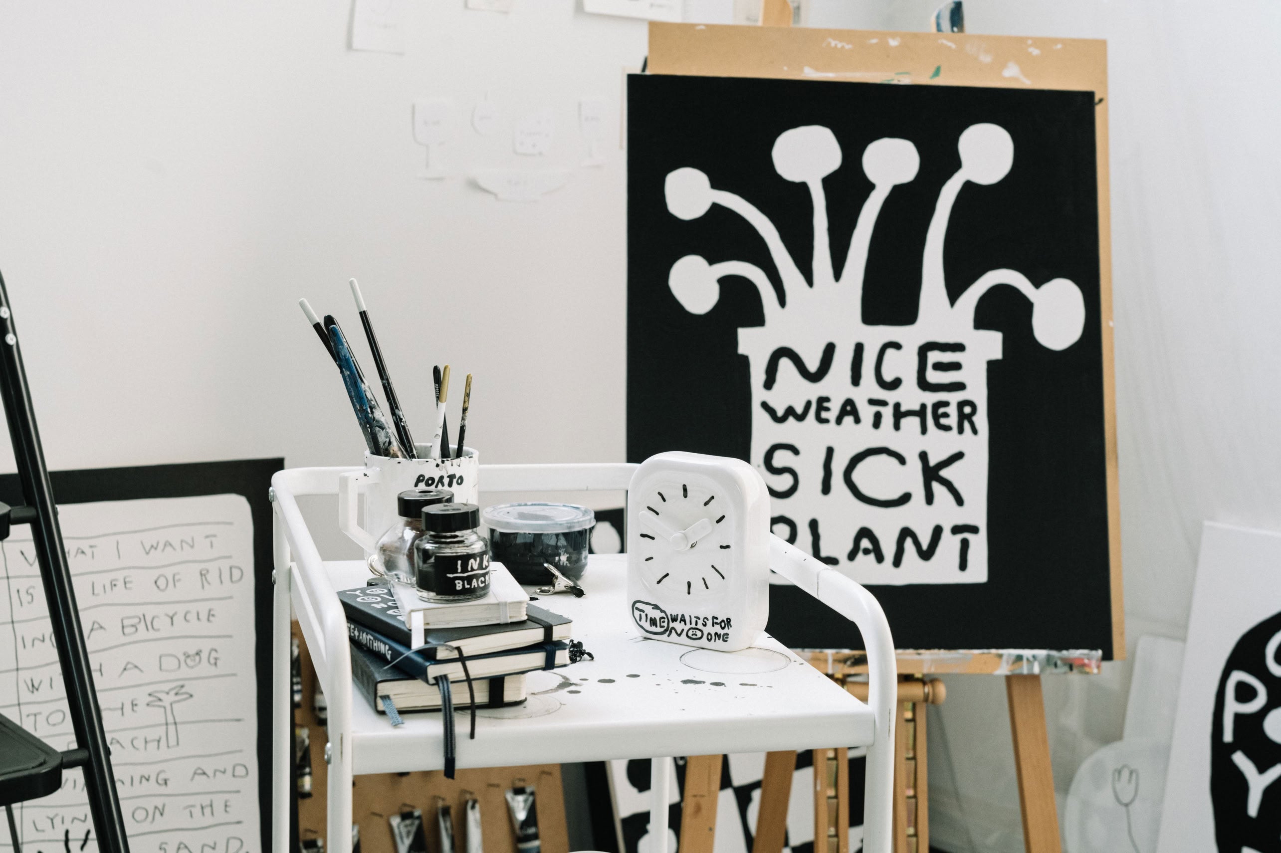 Bmix Studio x INAP Edition Ceramic Desk Clock 03 - Black Hands