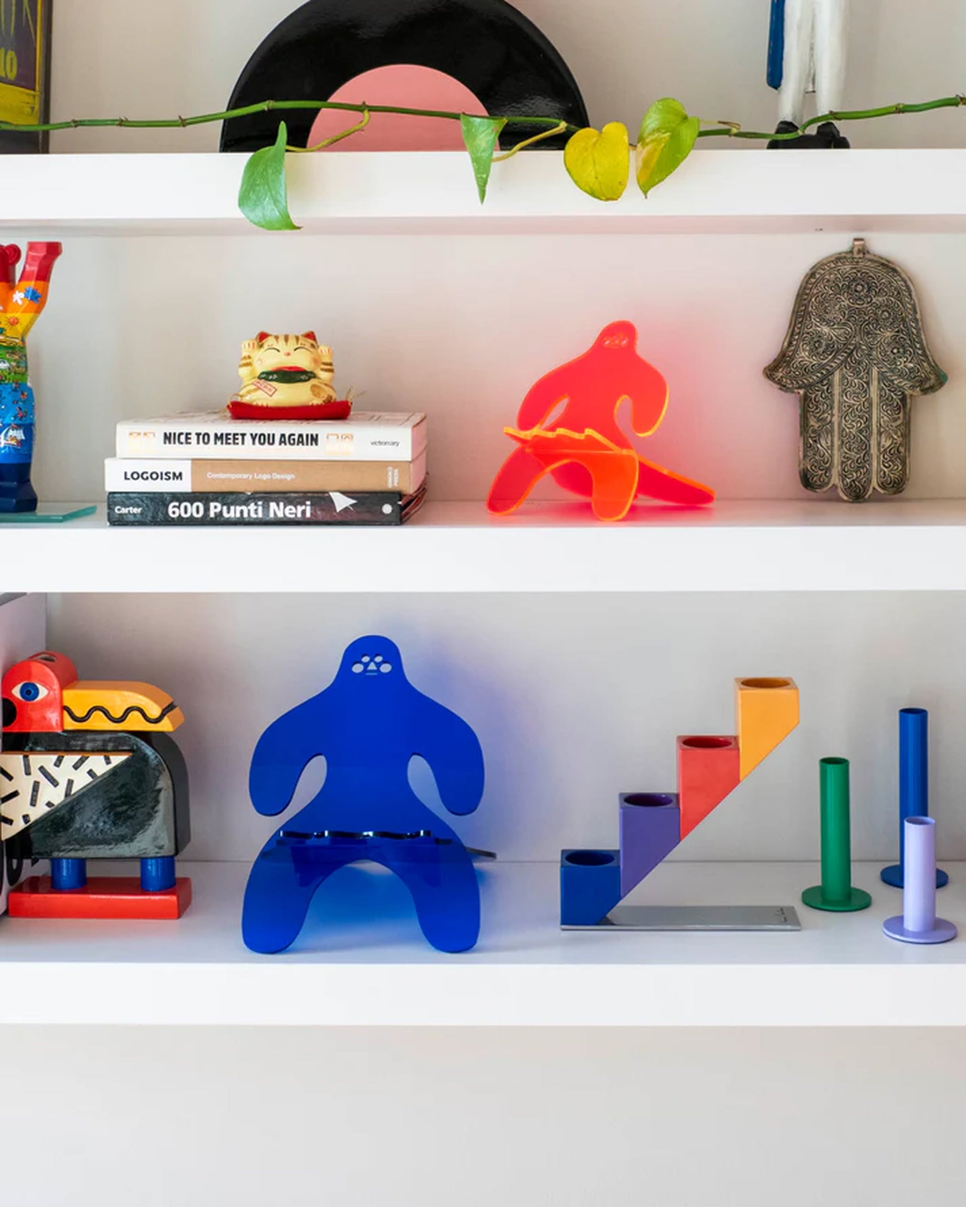Brutto Studio Omino Bookstand Medium Fluorescent Pink