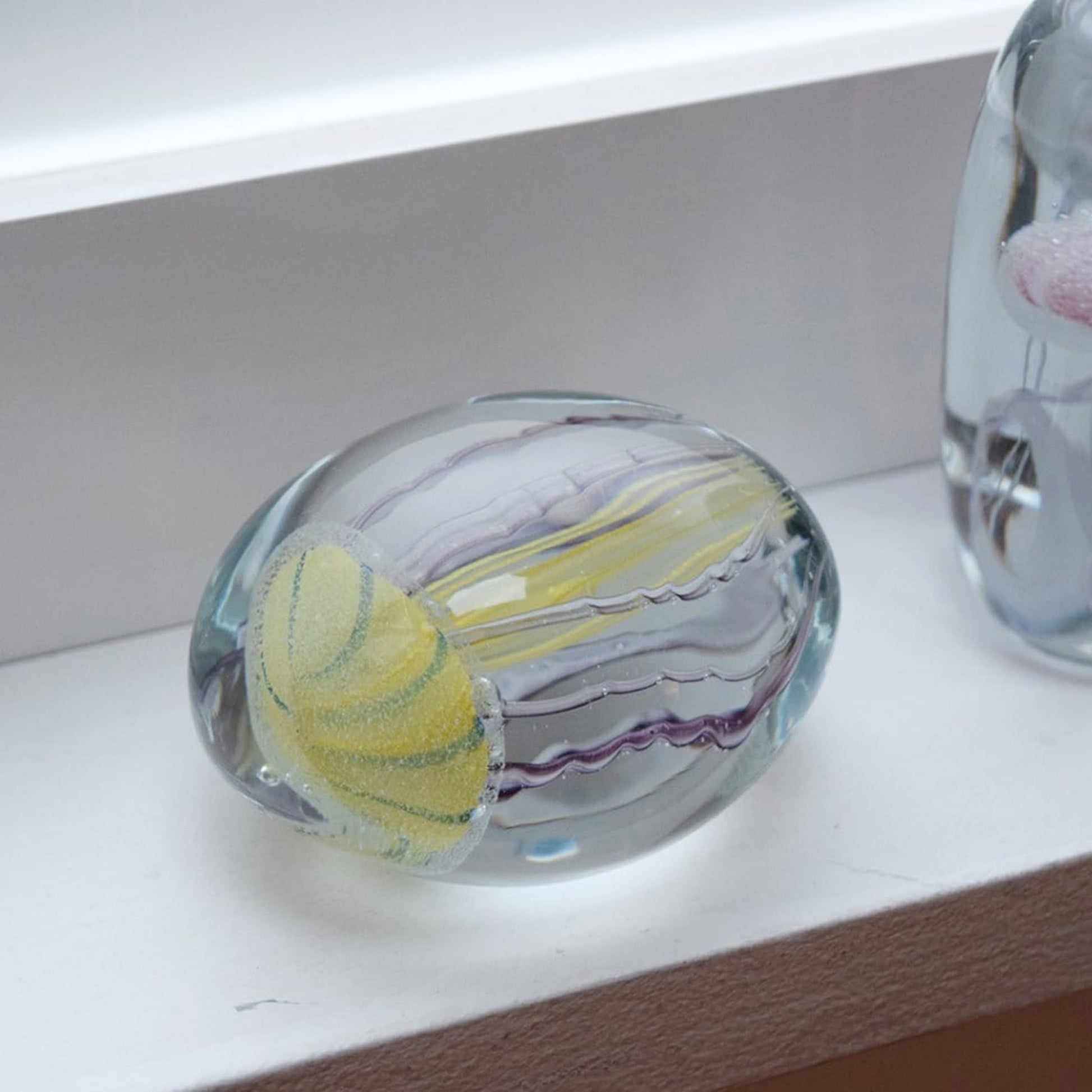 DETAIL Jellyfish Twisted Leg Pebble Yellow