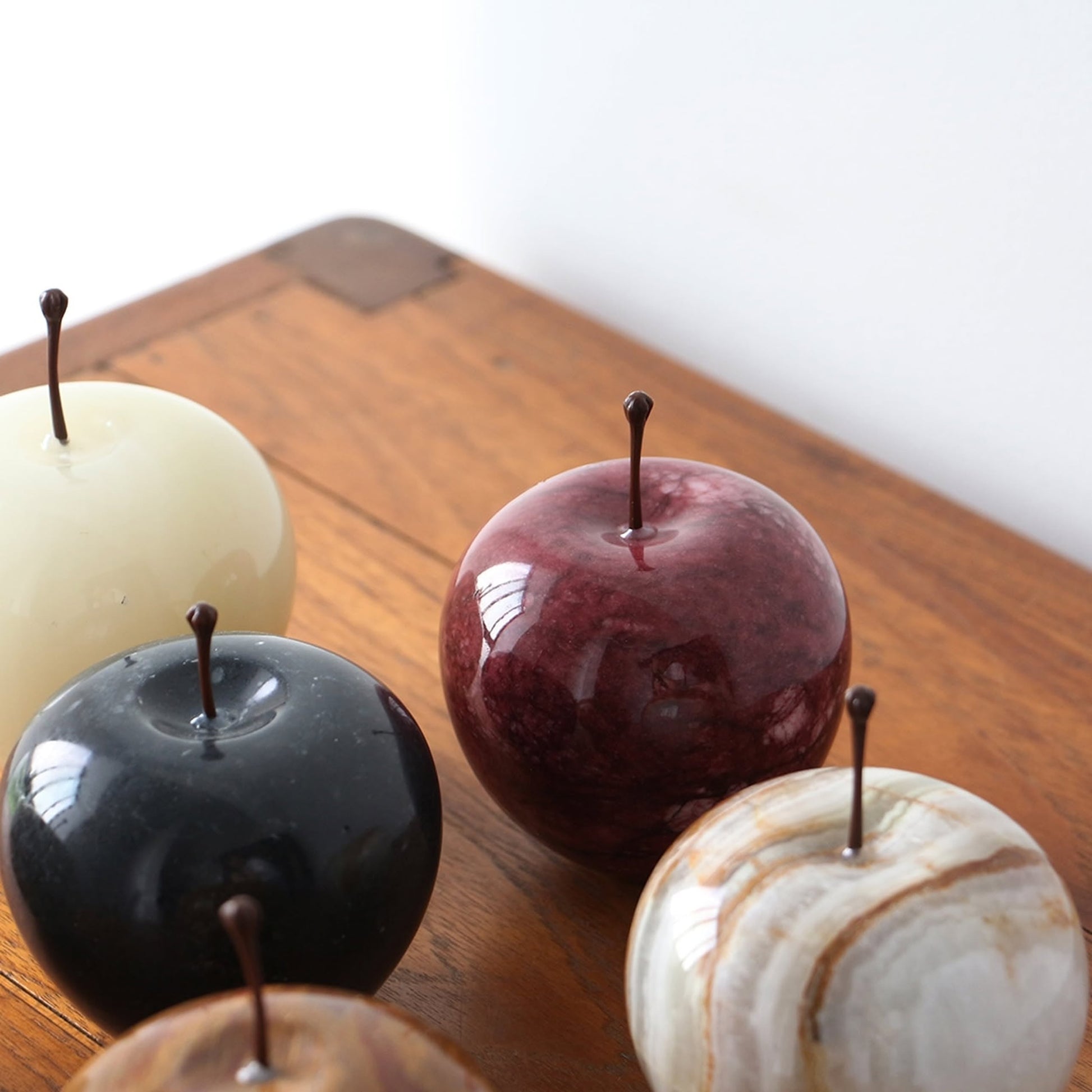 DETAIL Marble Apple Large Red