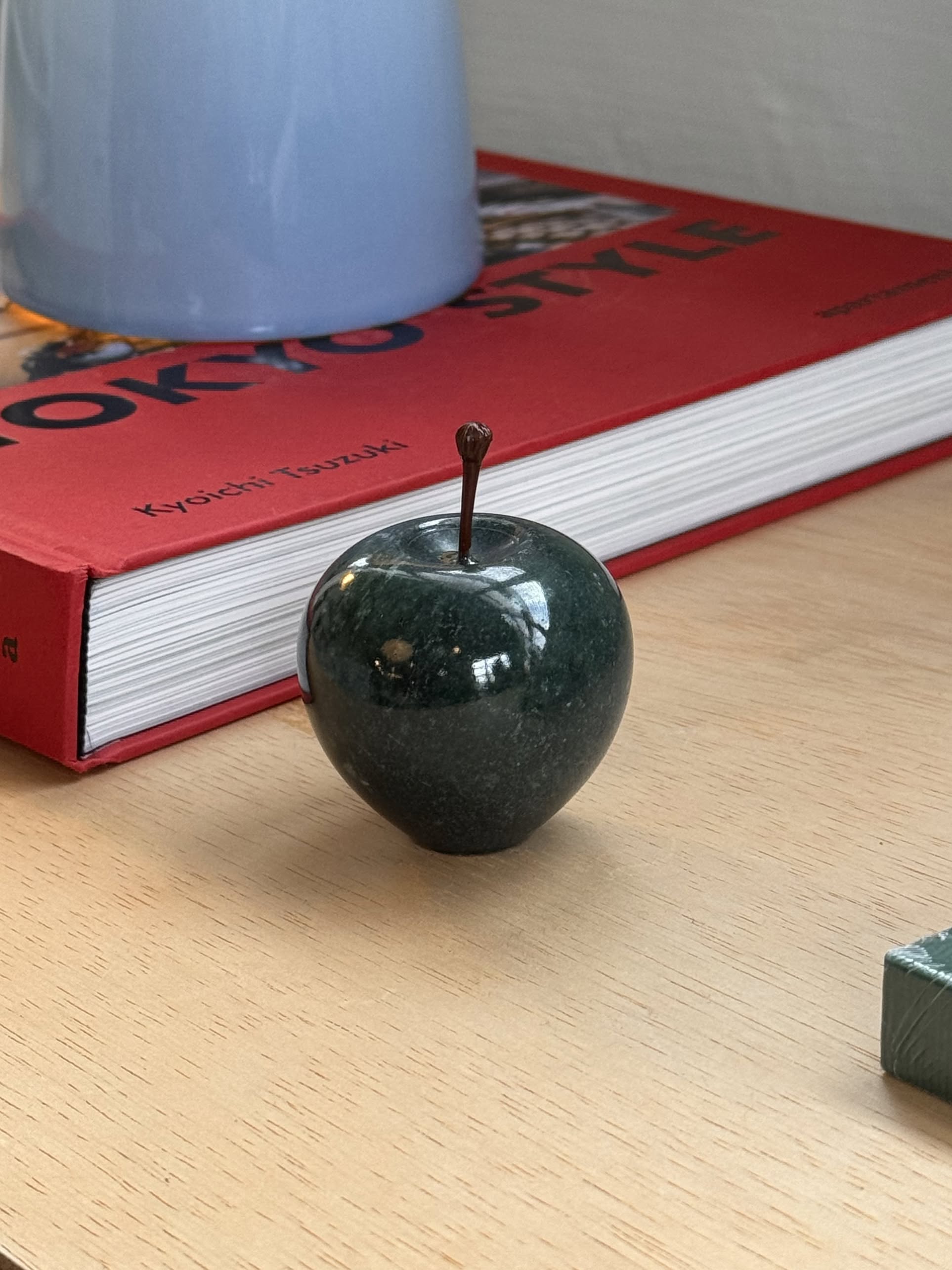 DETAIL Marble Apple Small