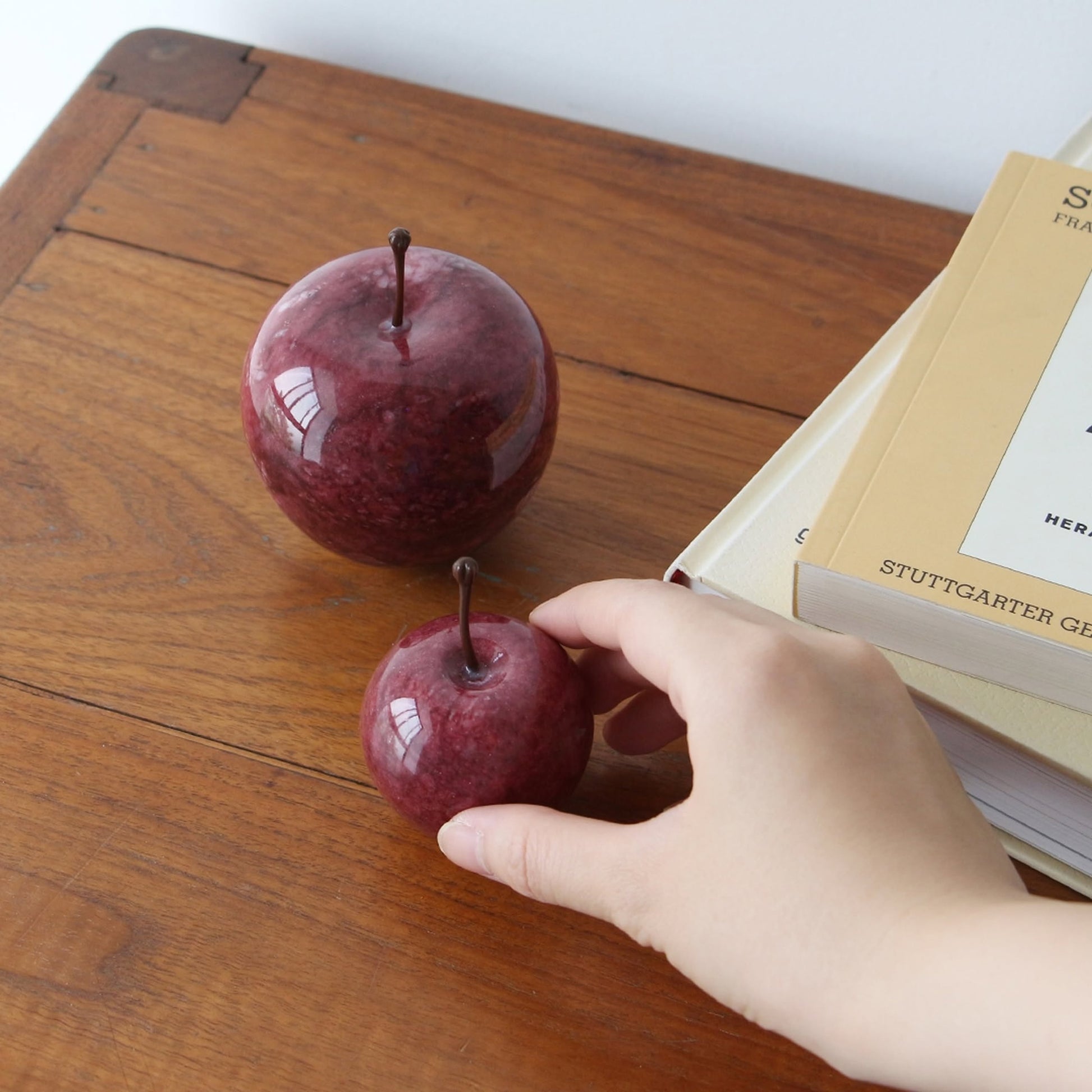 DETAIL Marble Apple Small Red