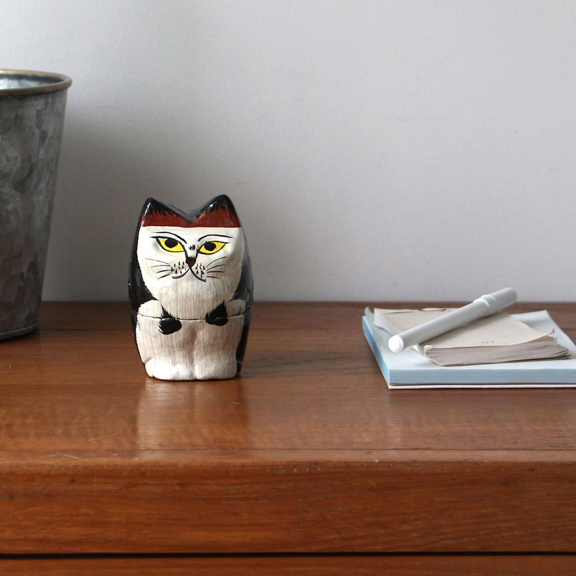 DETAIL Papier Mache Standing Cat Black