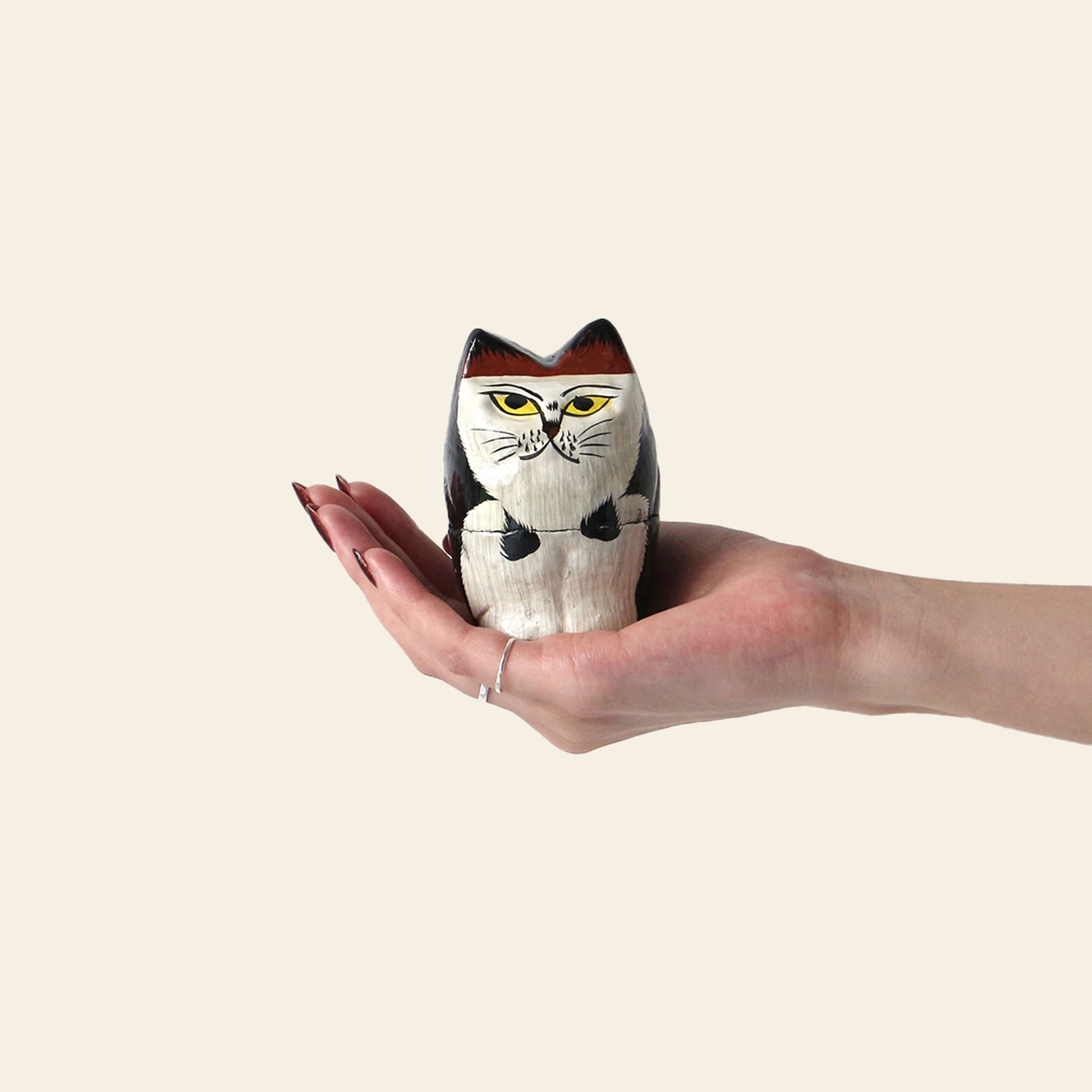 DETAIL Papier Mache Standing Cat Black