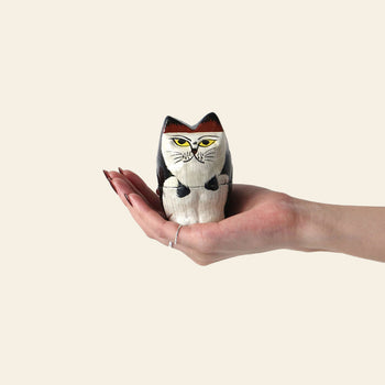 DETAIL Papier Mache Standing Cat Black