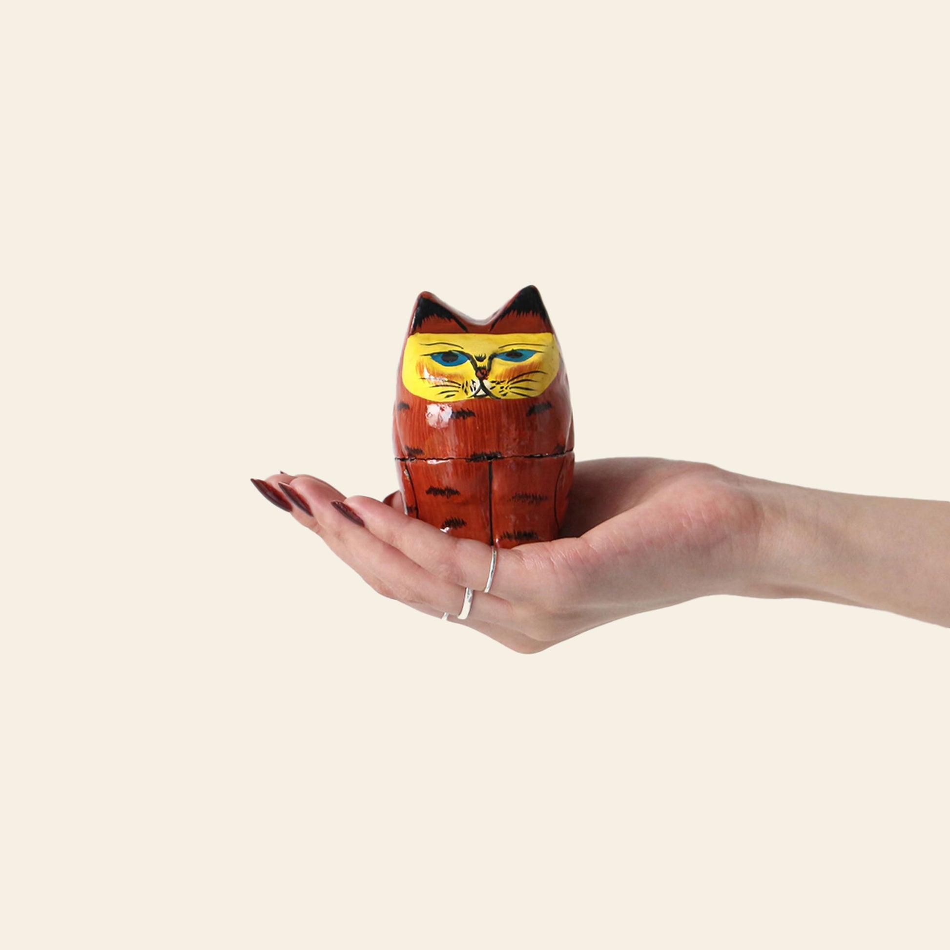DETAIL Papier Mache Standing Cat Brown