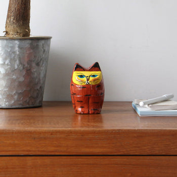 DETAIL Papier Mache Standing Cat Brown