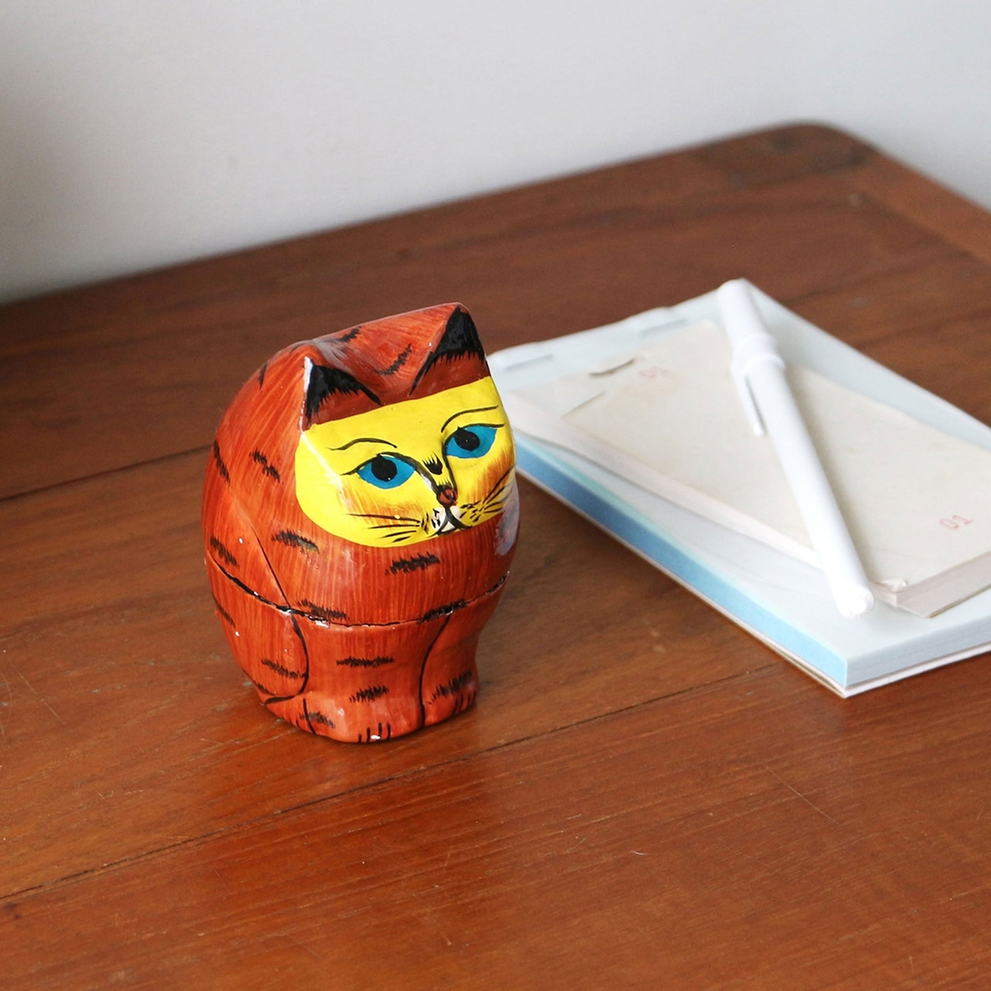 DETAIL Papier Mache Standing Cat Brown