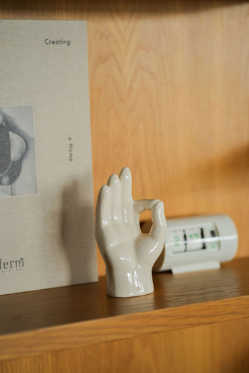 DETAIL Porcelain Hand OK White