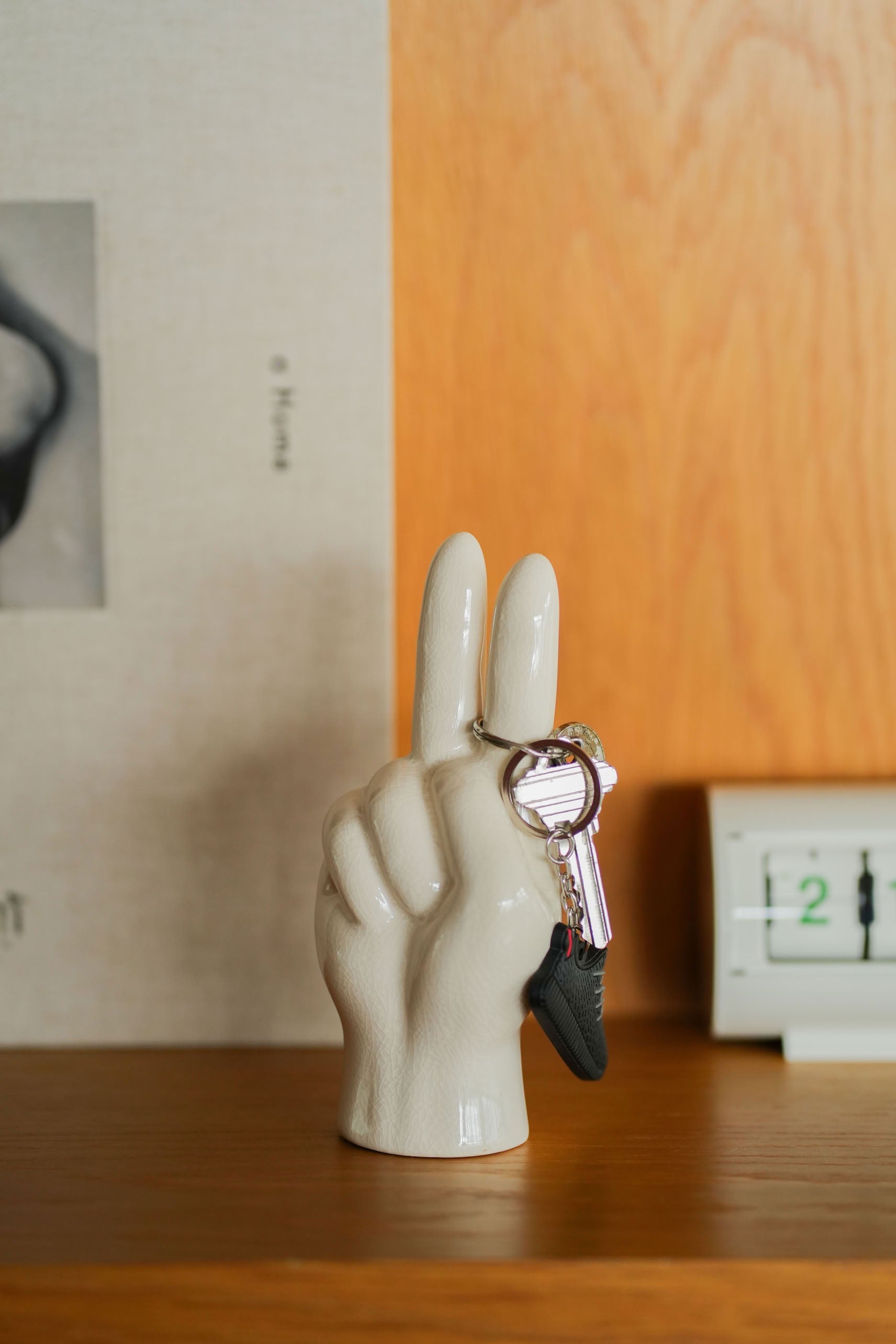 DETAIL Porcelain Hand Peace White