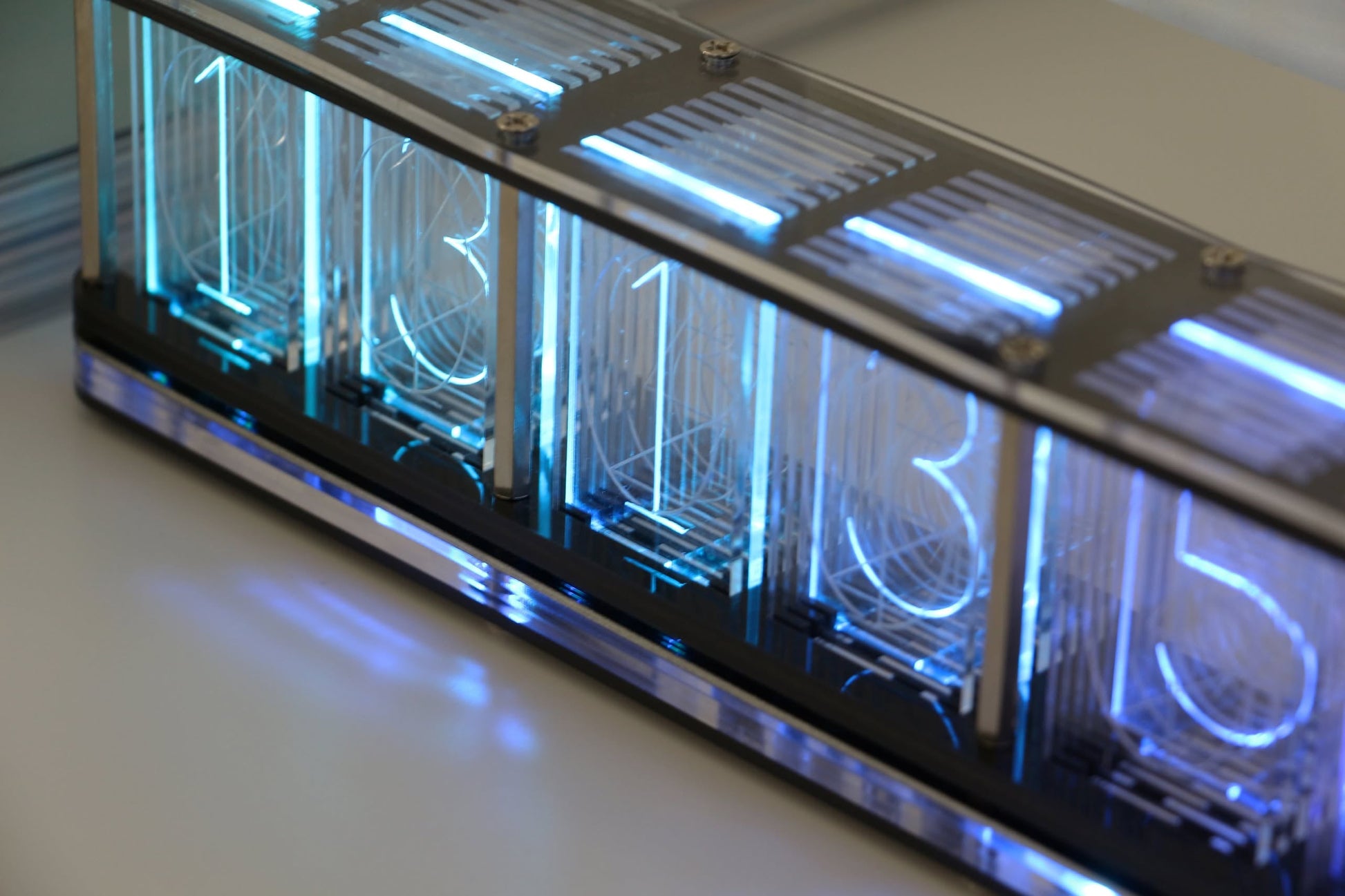 DETAIL RGB Tube Clock Multi