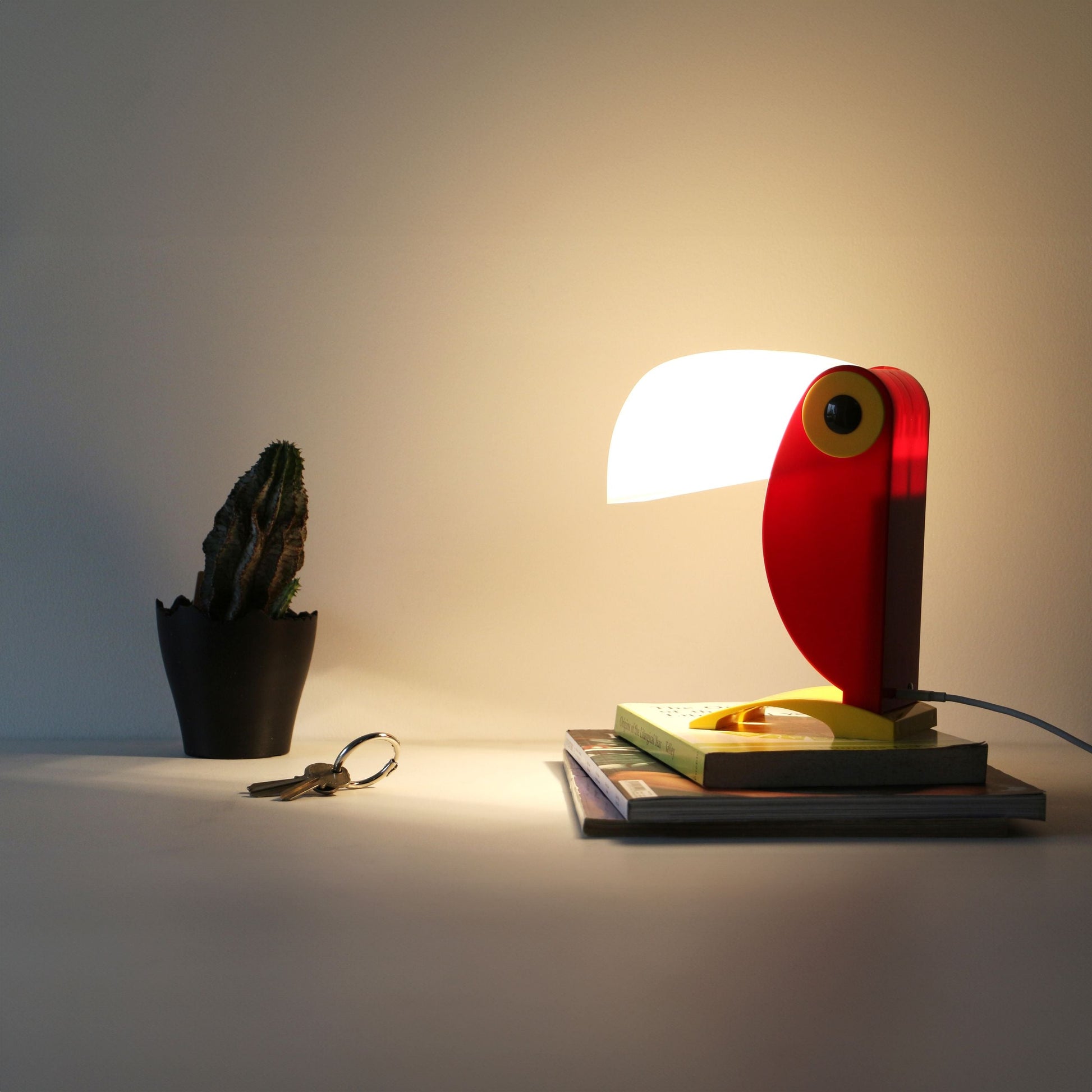 DETAIL Toucan Lamp Red