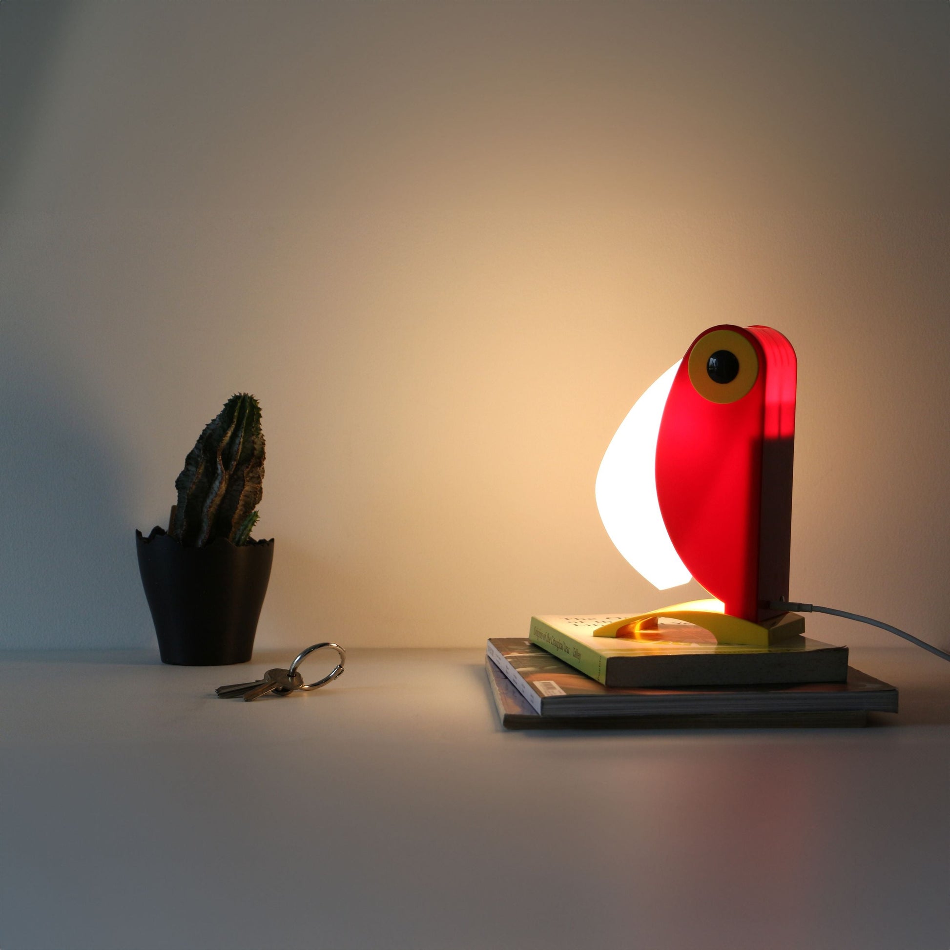 DETAIL Toucan Lamp Red