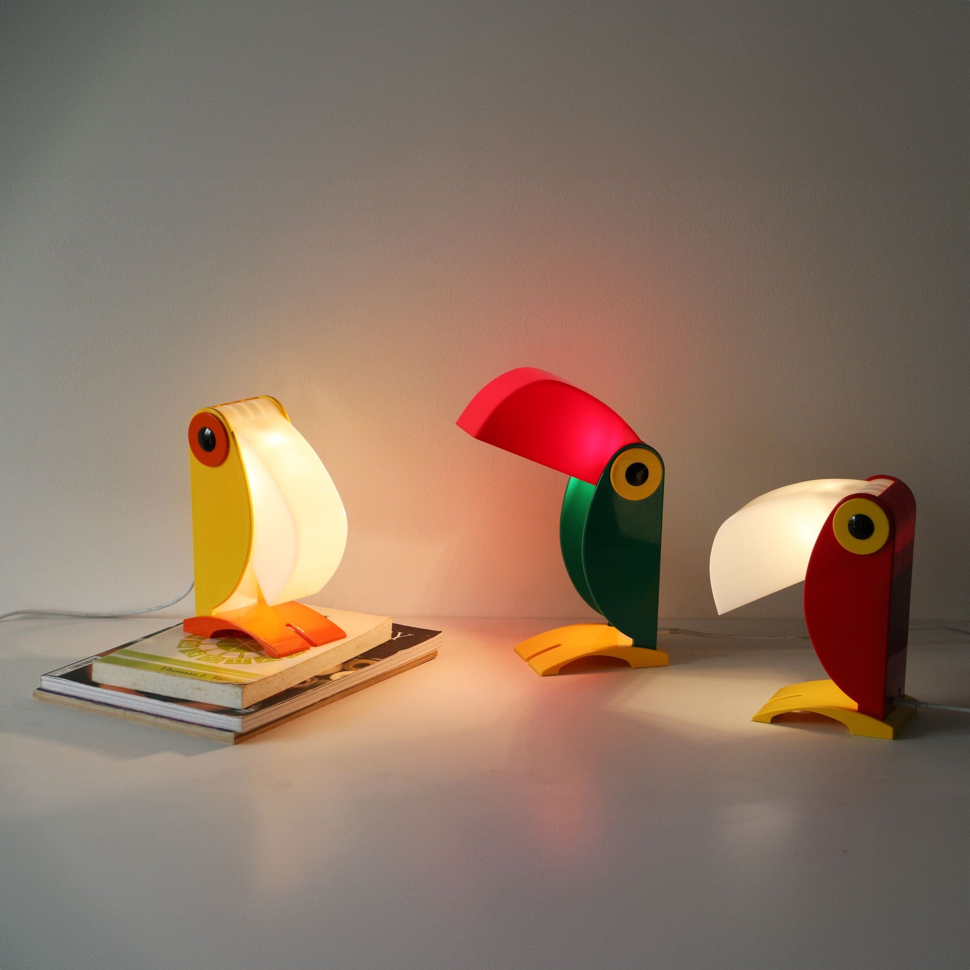 DETAIL Toucan Lamp Red