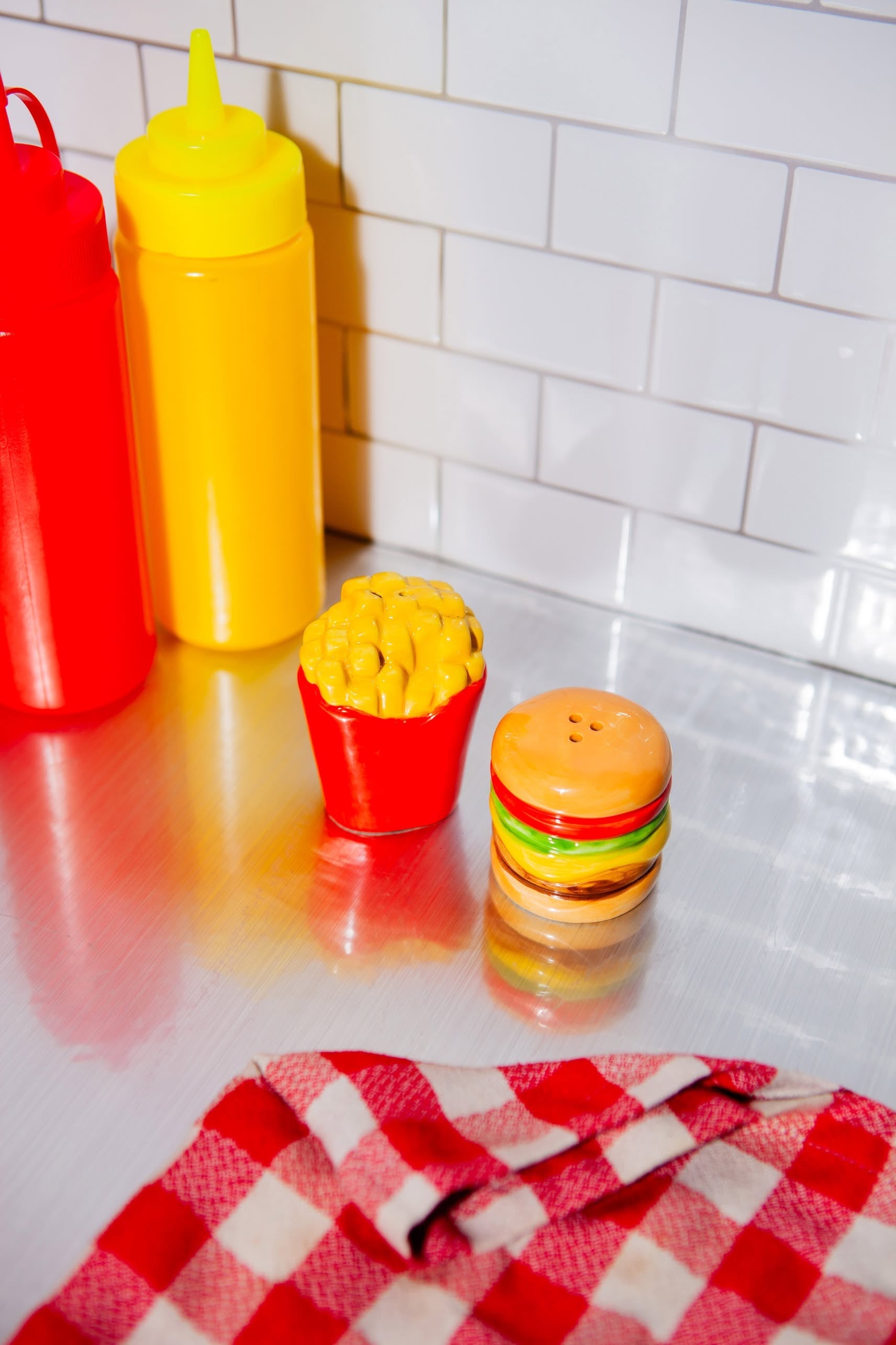 DOIY Fast Food Fries & Burger Salt & Pepper Set Multicolour