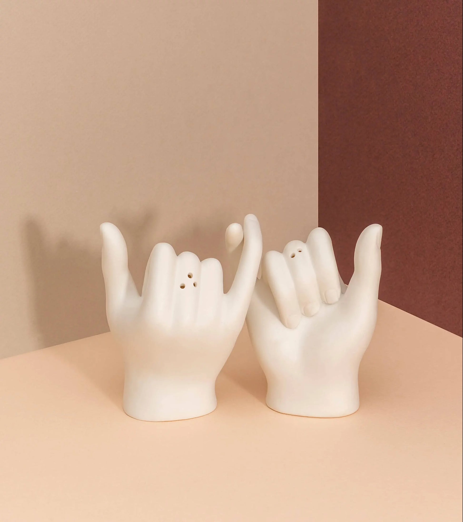 DOIY Pinky Swear Salt and Pepper Set White 4