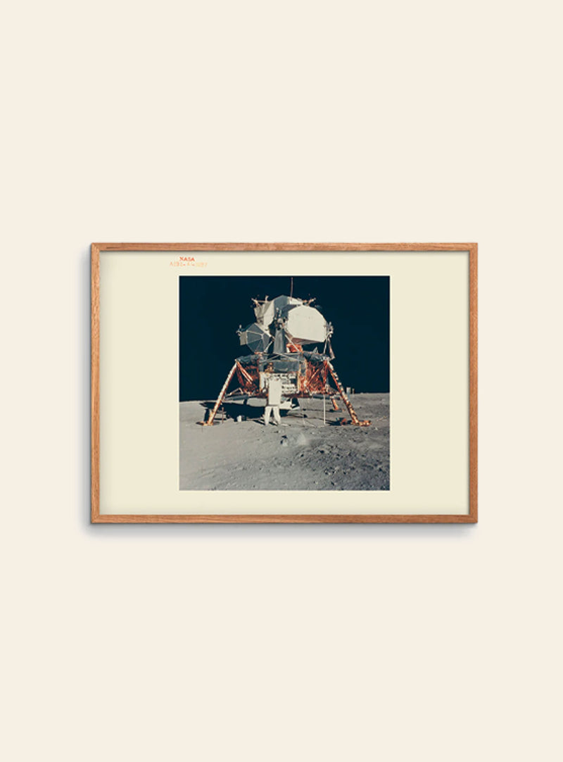 Empty Wall NASA - AS11 Poster (30x40)