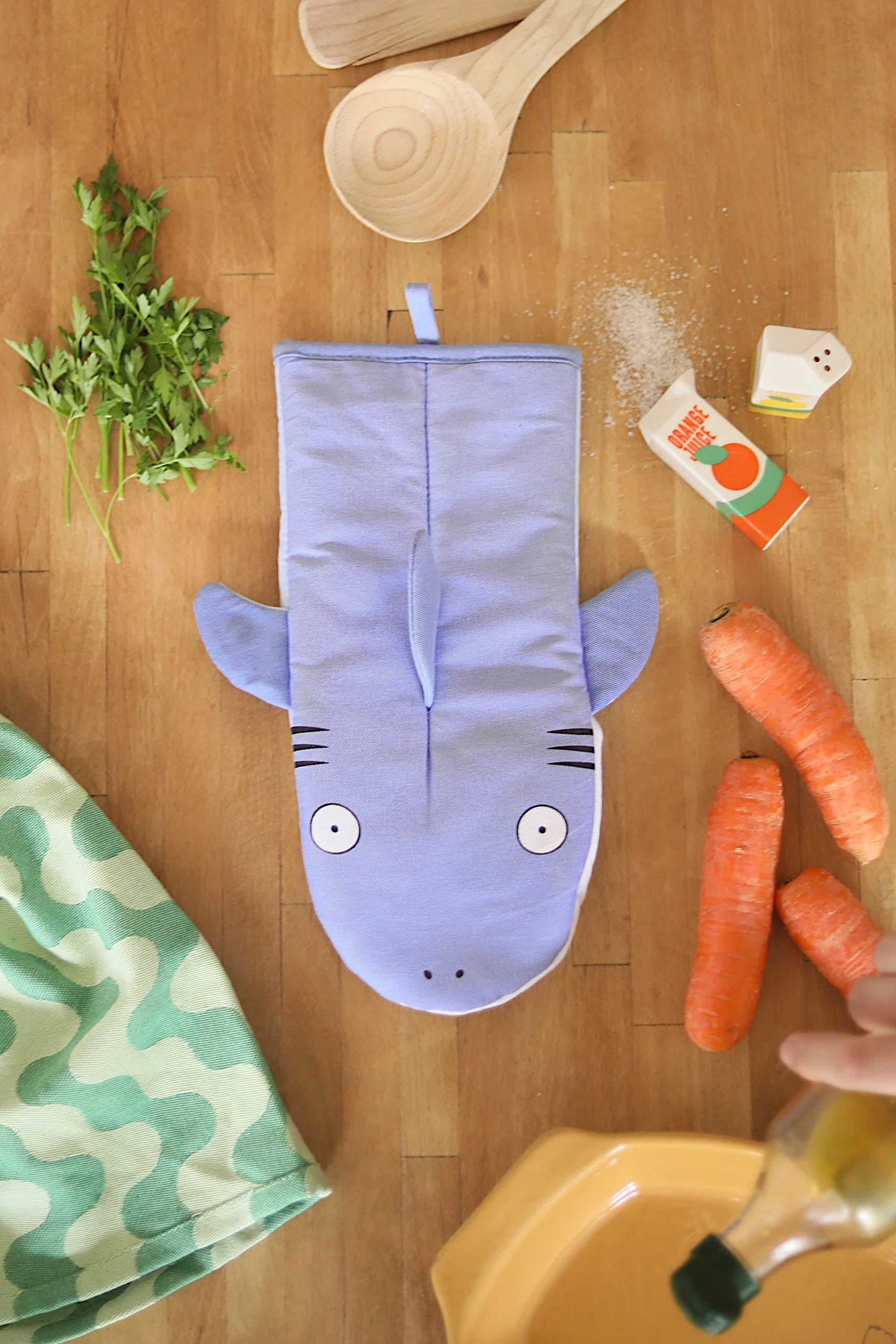 Fluid Market Shark Oven Mitt