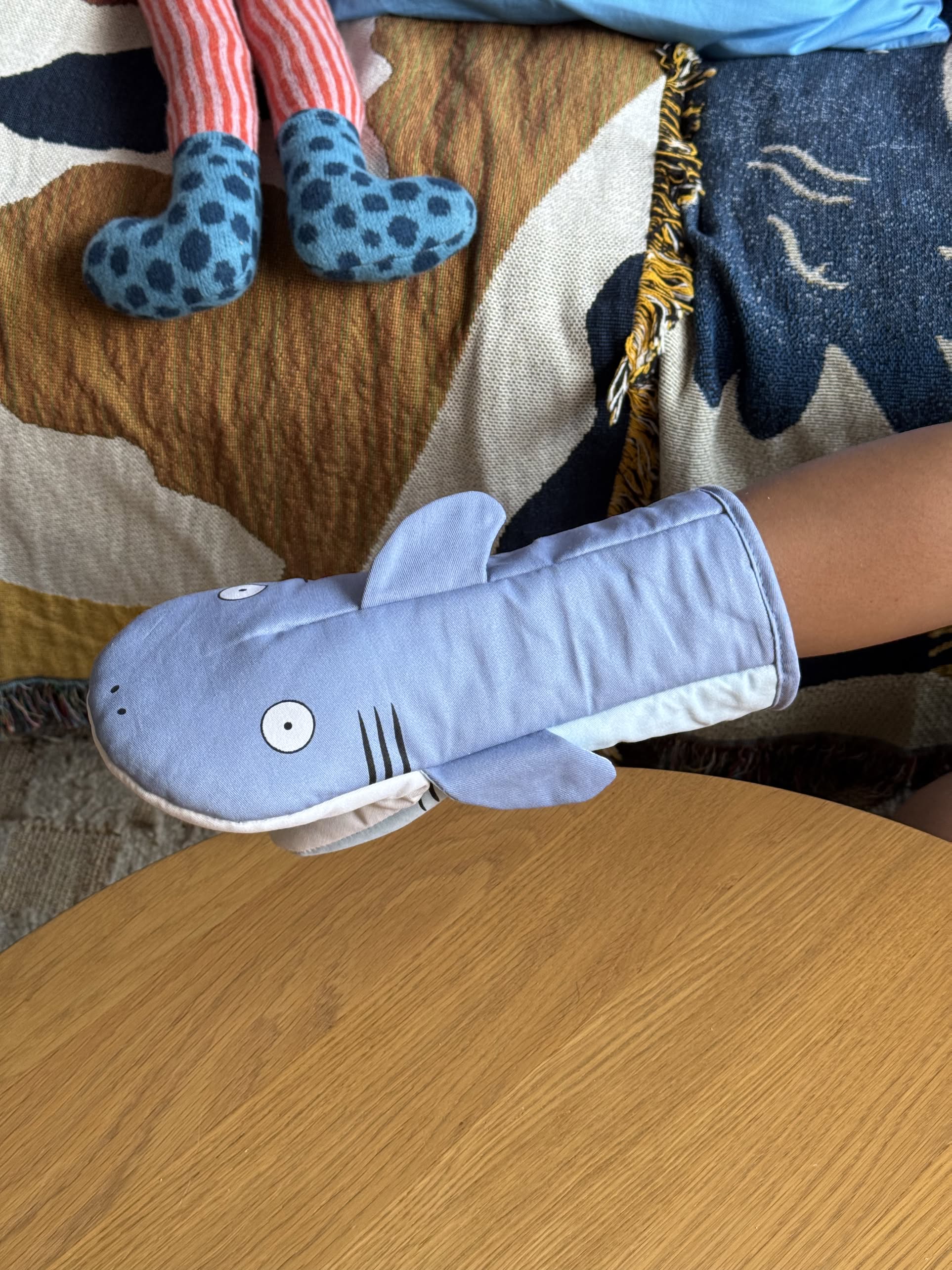 Fluid Market Shark Oven Mitt