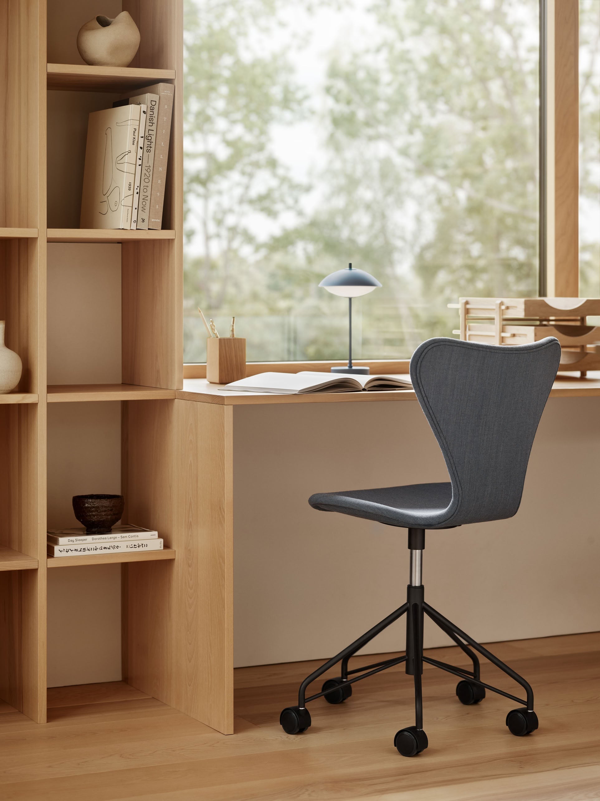 Fritz Hansen Clam Portable Lamp Dusk Blue