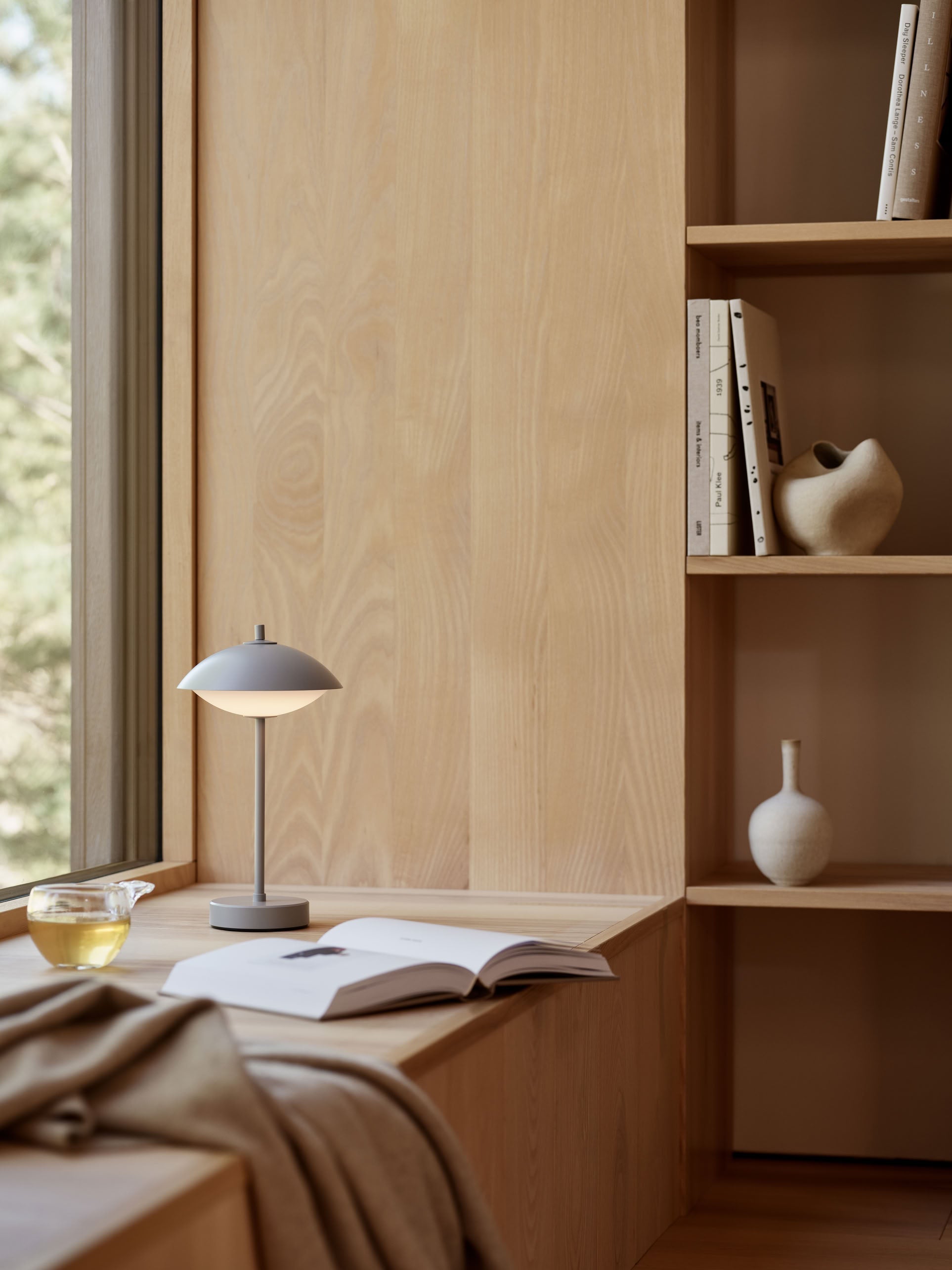 Fritz Hansen Clam Portable Lamp Nine Grey