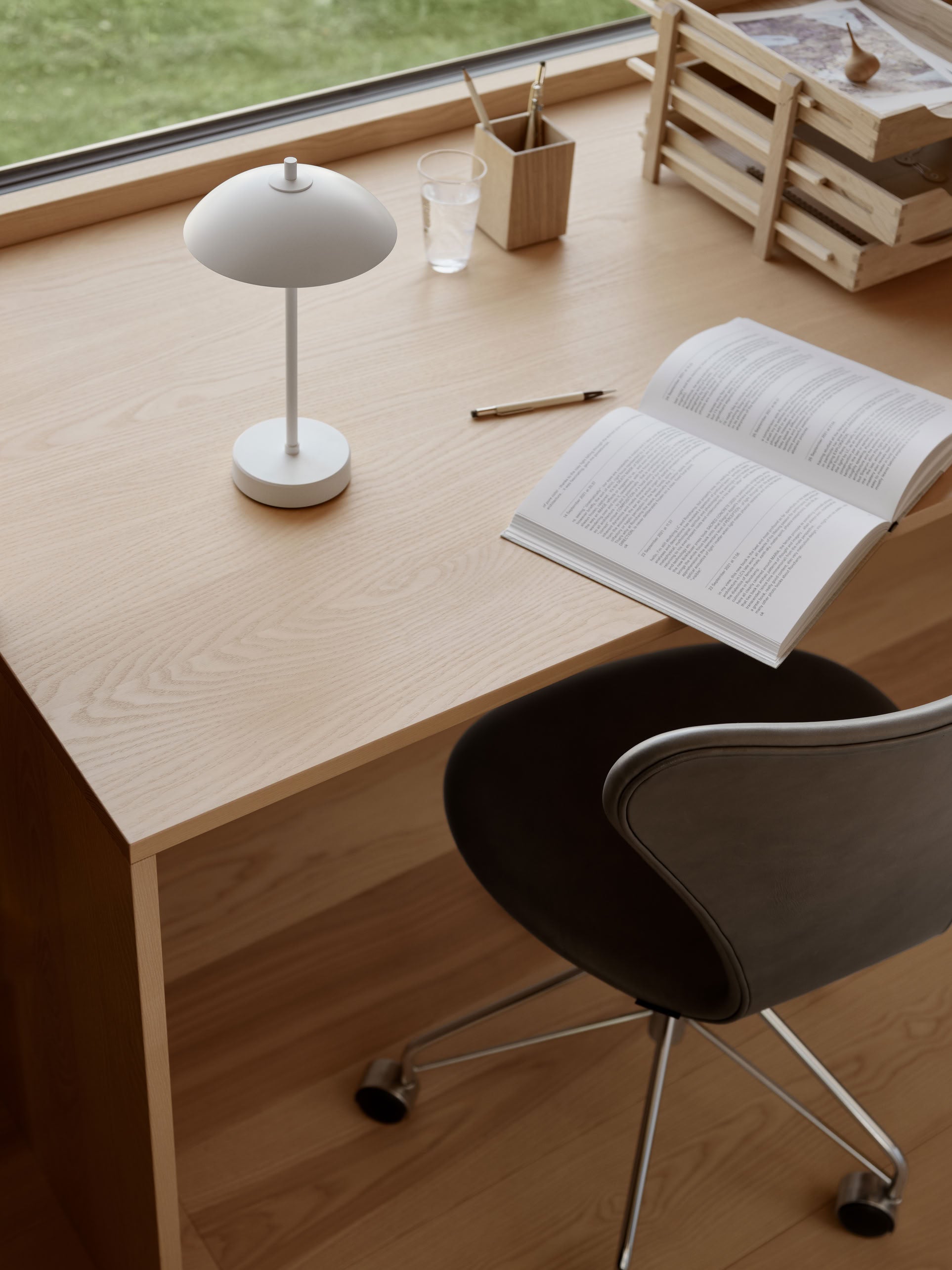 Fritz Hansen Clam Portable Lamp White