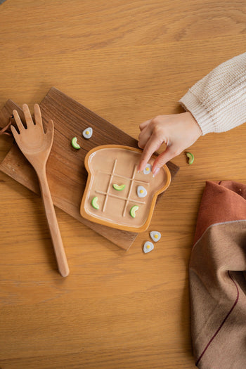 L'expressionist Avocado & Egg Tic Tac Toe
