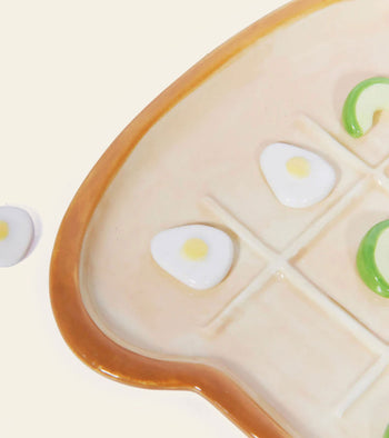 L'expressionist Avocado & Egg Tic Tac Toe