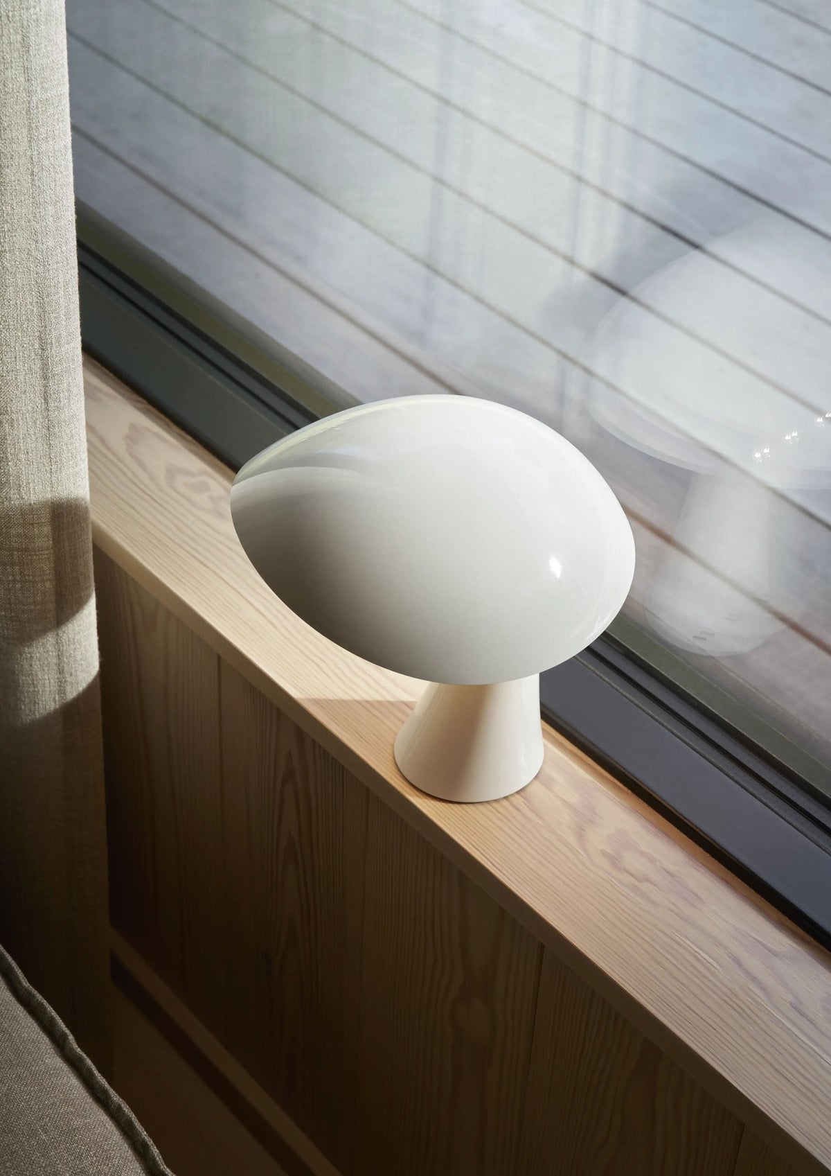 Louis Poulsen Rumee 220 Portable Table Lamp Cloud White