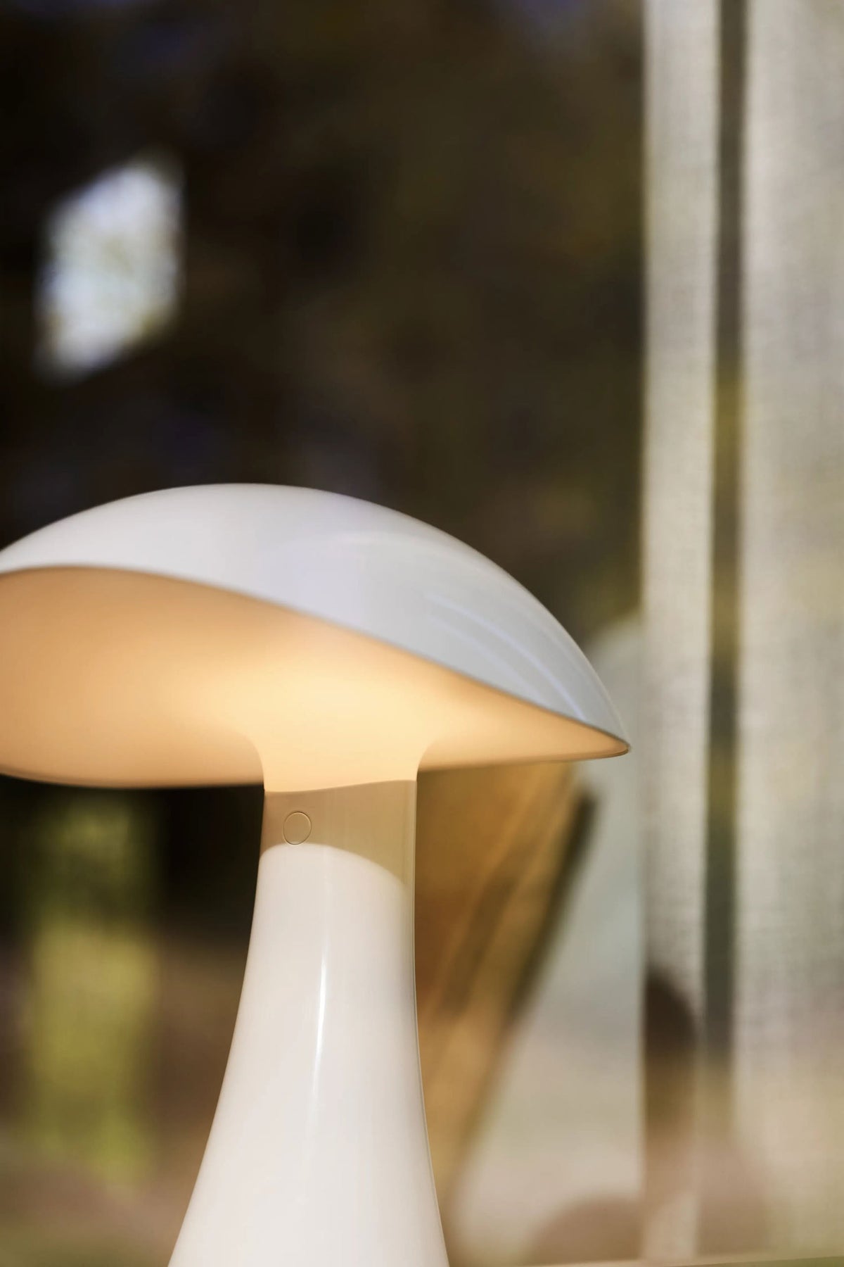 Louis Poulsen Rumee 220 Portable Table Lamp Cloud White