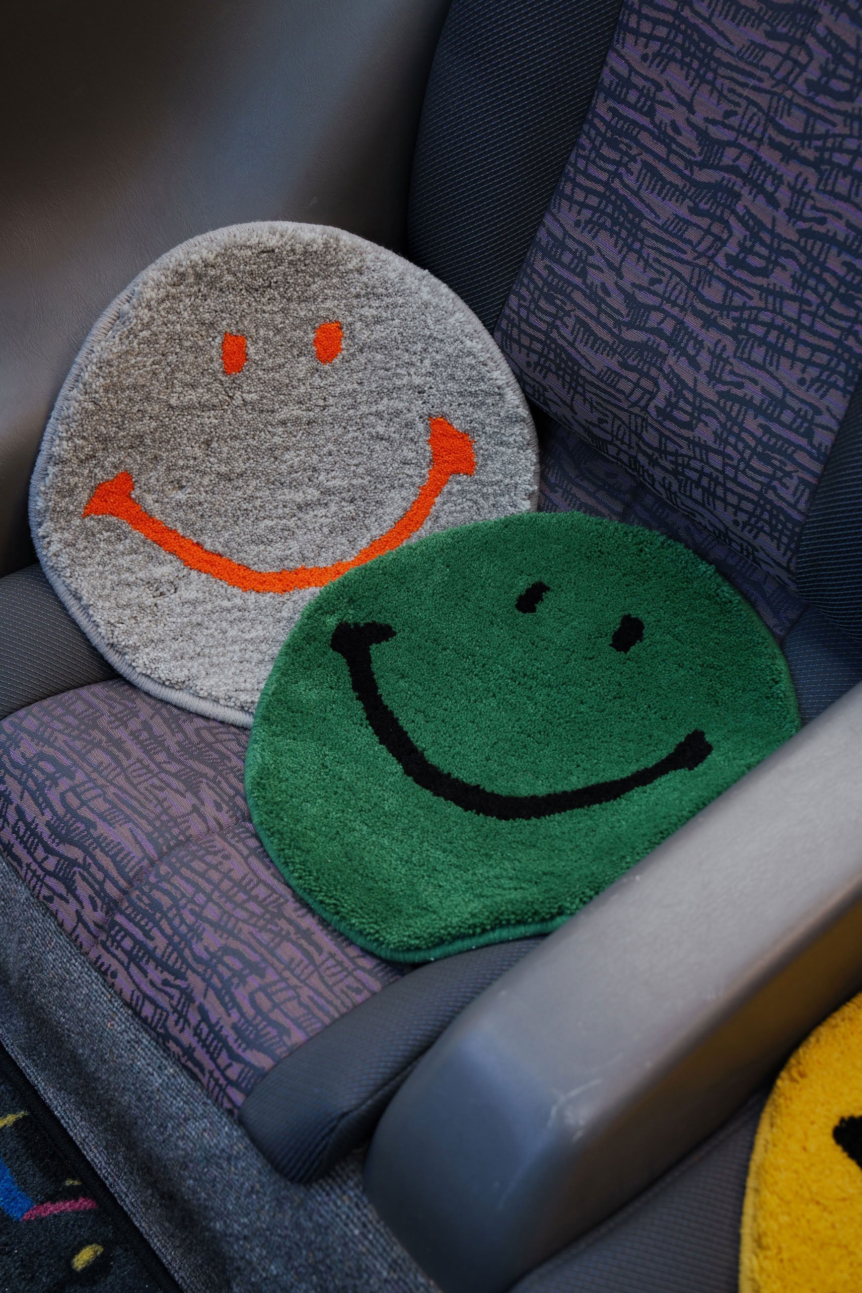 MIYOSHI RUG Harvey Ball x MIYOSHI RUG Original Smiley Face Chair
