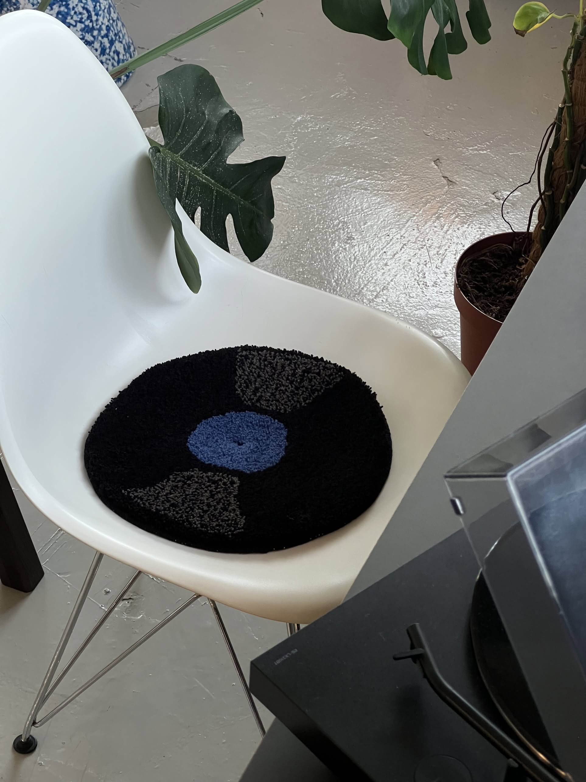 MIYOSHI RUG Record Chair Rug