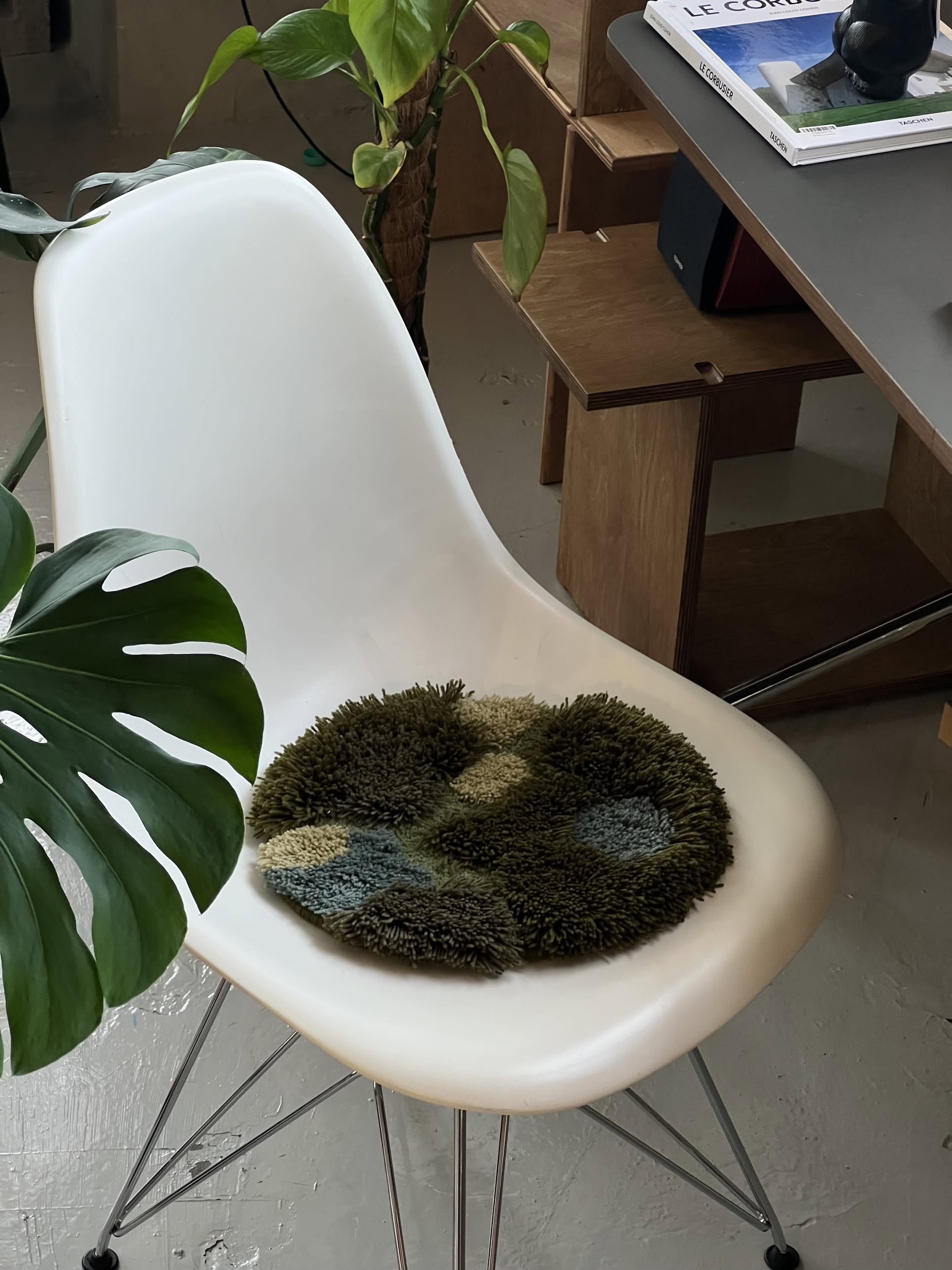 MIYOSHI RUG eofm x MIYOSHI RUG Ragged Chair Rug