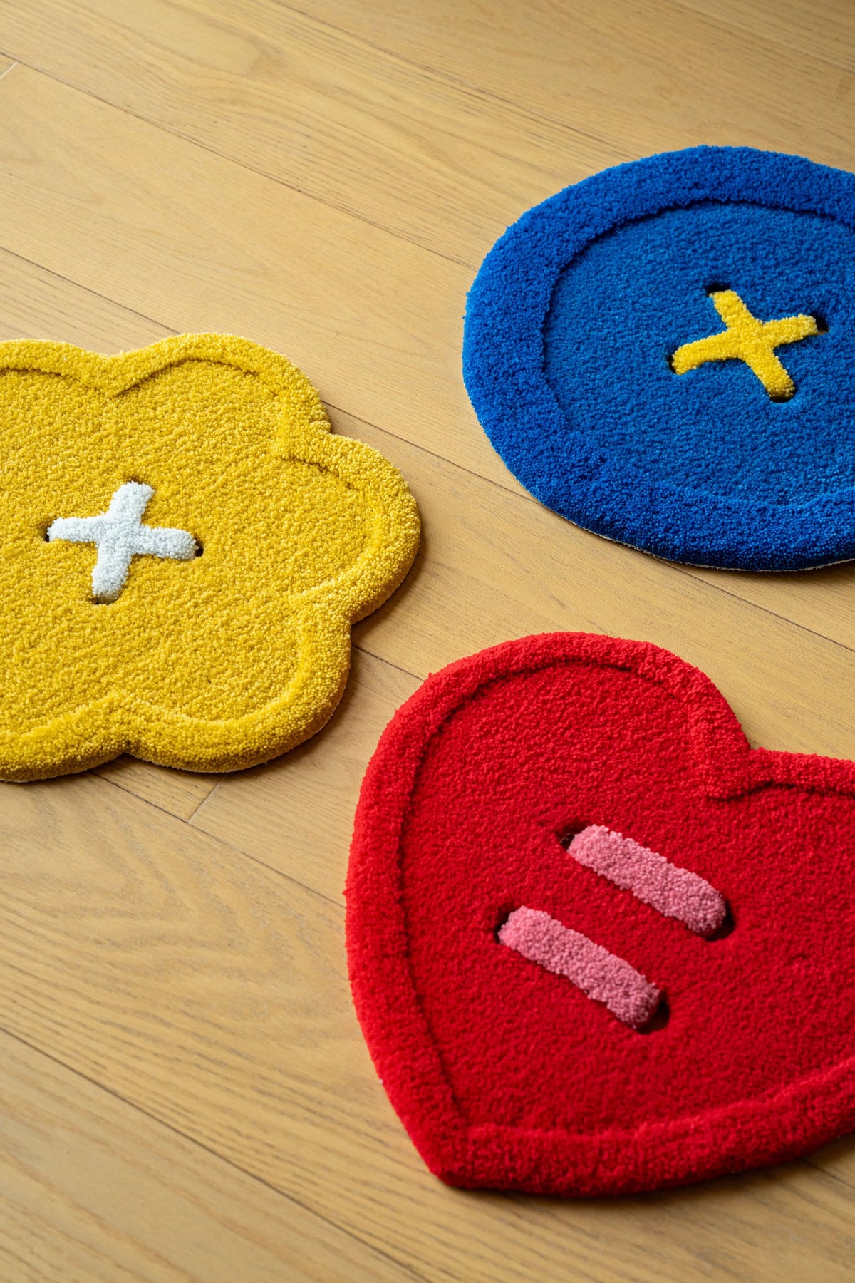 Ordinary Daily Design Heart Button Rug Red
