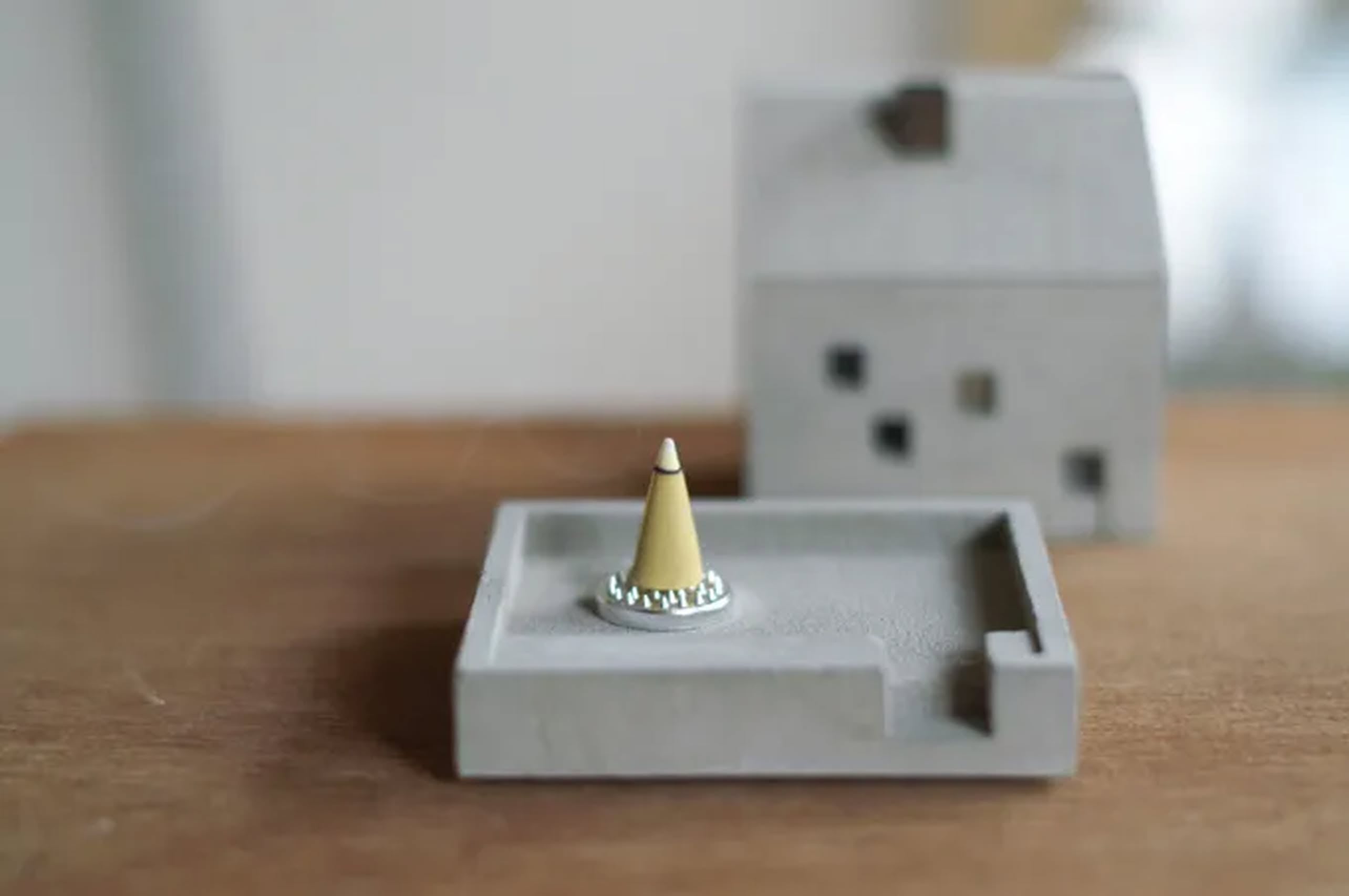 Pull Push Products. Cottage Incense Pot - Natural