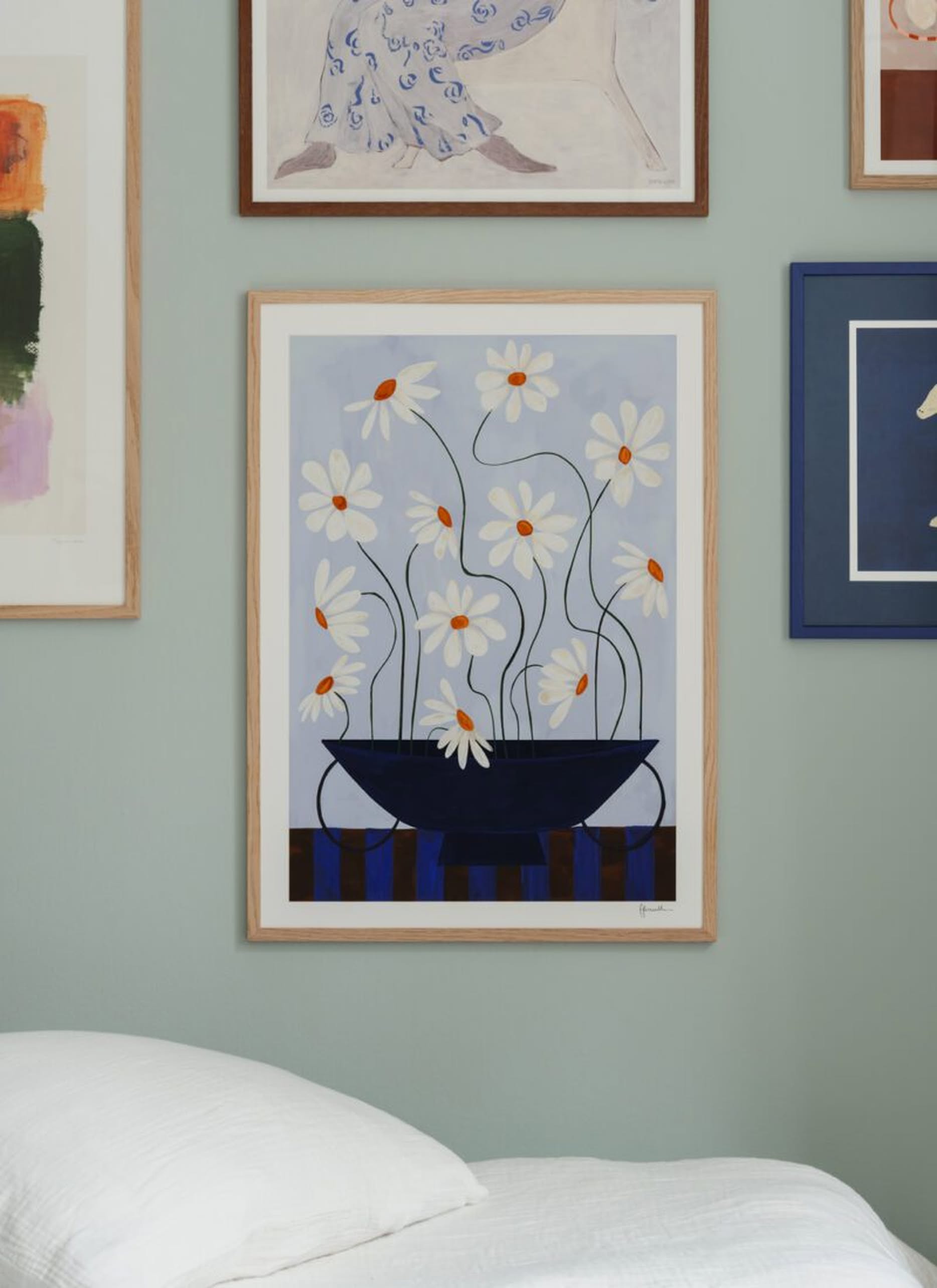 The Poster Club Frankie Penwill - Daisies in Blue Vase (30x40) - Poster