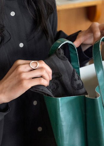 WARMGREY TAIL Bunny Bunny Hand Cloth Black